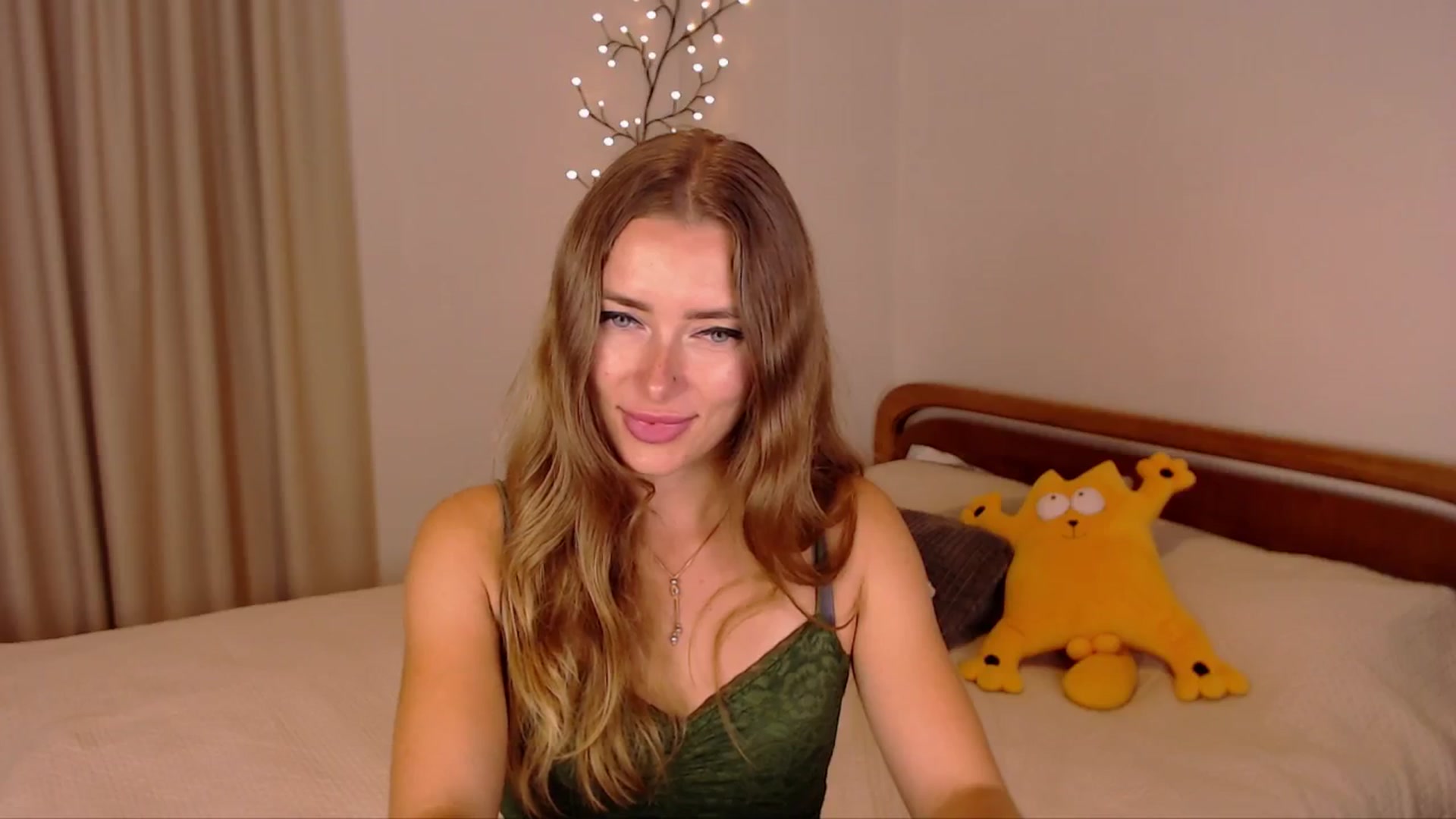 Gallery image thumbnail from SimonsWife's myfreecams stream on, 10/10/2024, 15:13 image 12 of 20
