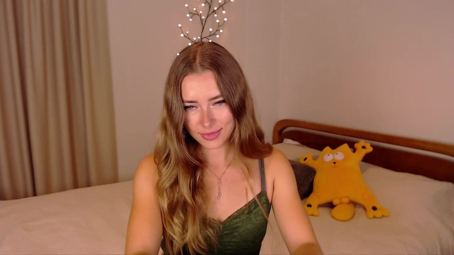 Gallery image thumbnail from SimonsWife's myfreecams stream on, 10/10/2024, 15:13 image 3 of 20