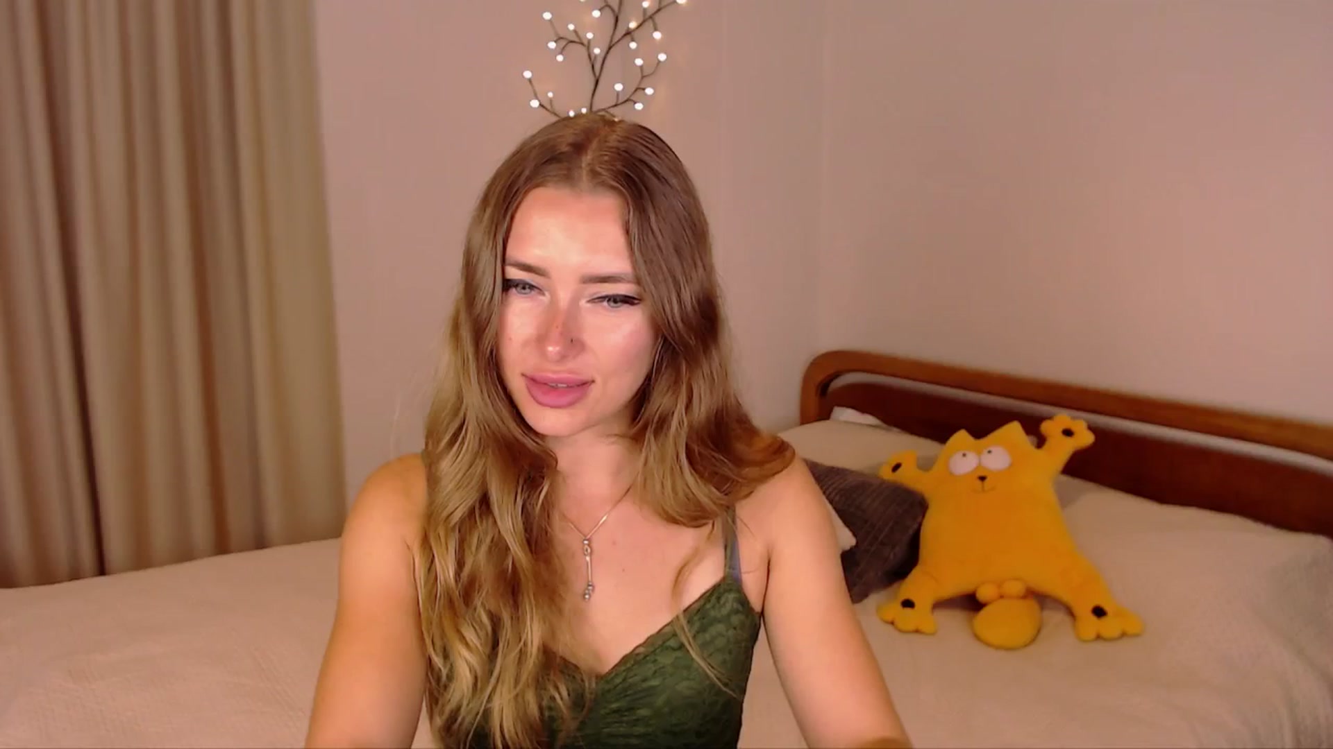 Gallery image thumbnail from SimonsWife's myfreecams stream on, 10/10/2024, 15:13 image 16 of 20