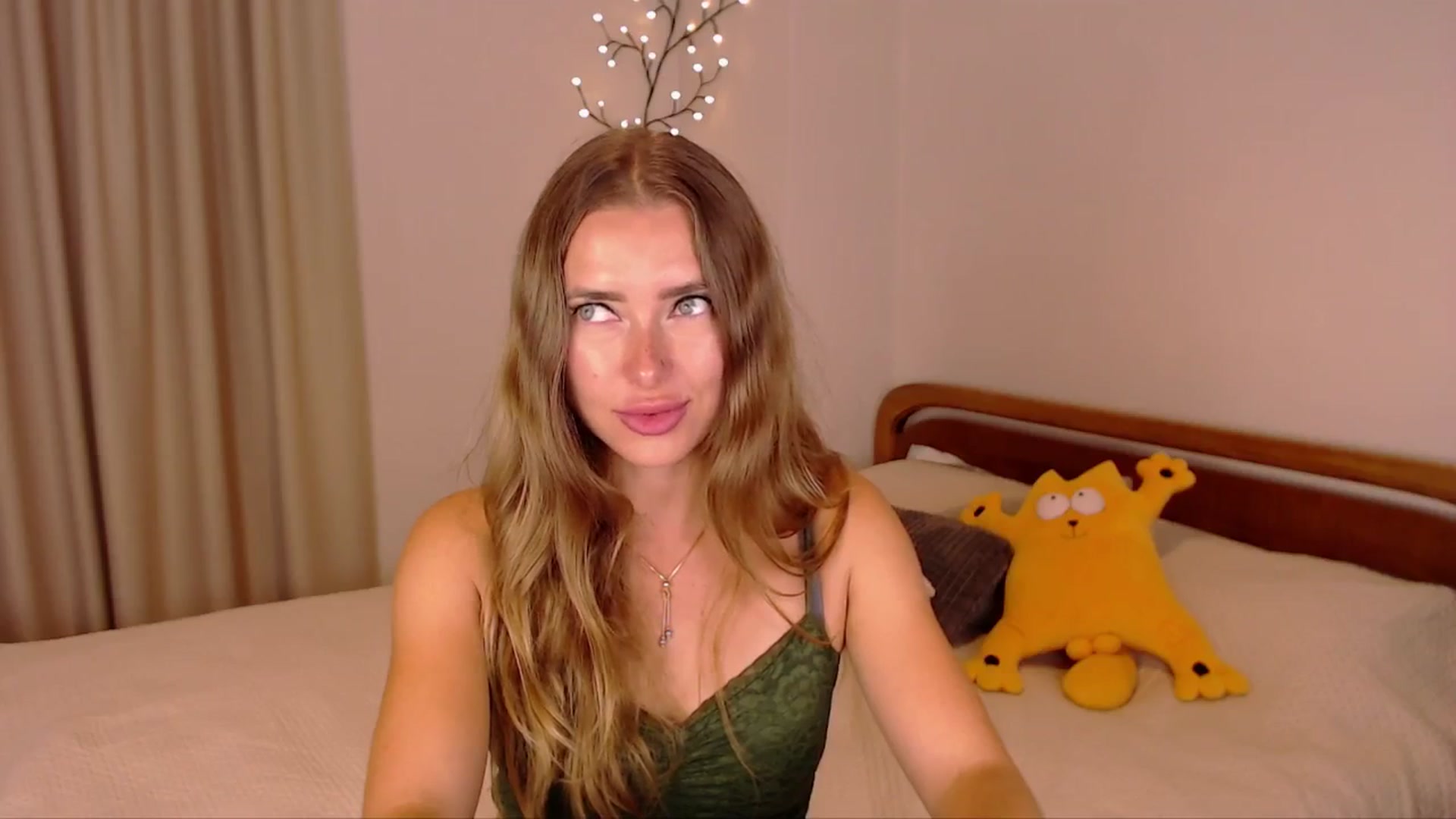 Gallery image thumbnail from SimonsWife's myfreecams stream on, 10/10/2024, 15:13 image 13 of 20