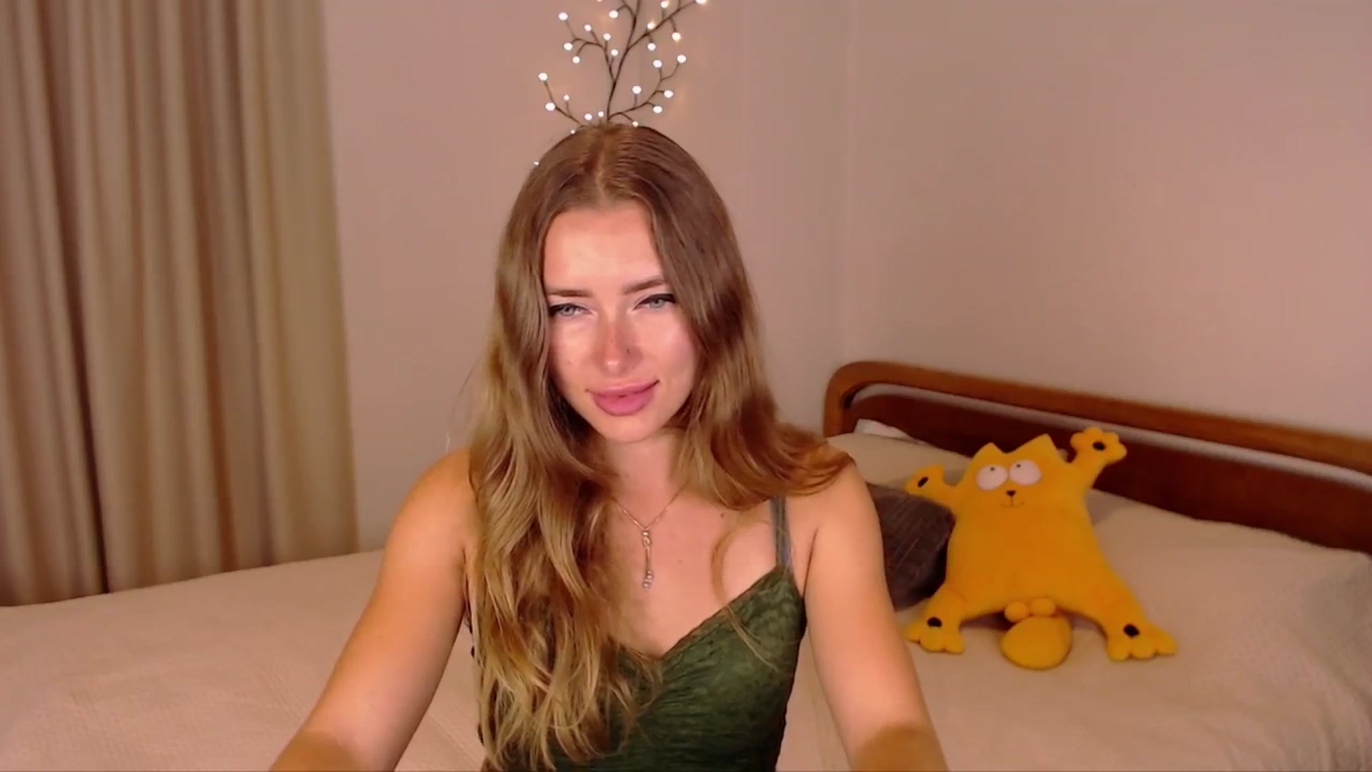 Gallery image thumbnail from SimonsWife's myfreecams stream on, 10/10/2024, 15:13 image 17 of 20