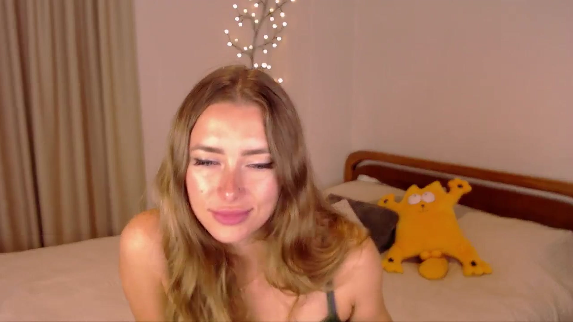 Gallery image thumbnail from SimonsWife's myfreecams stream on, 10/10/2024, 15:13 image 20 of 20