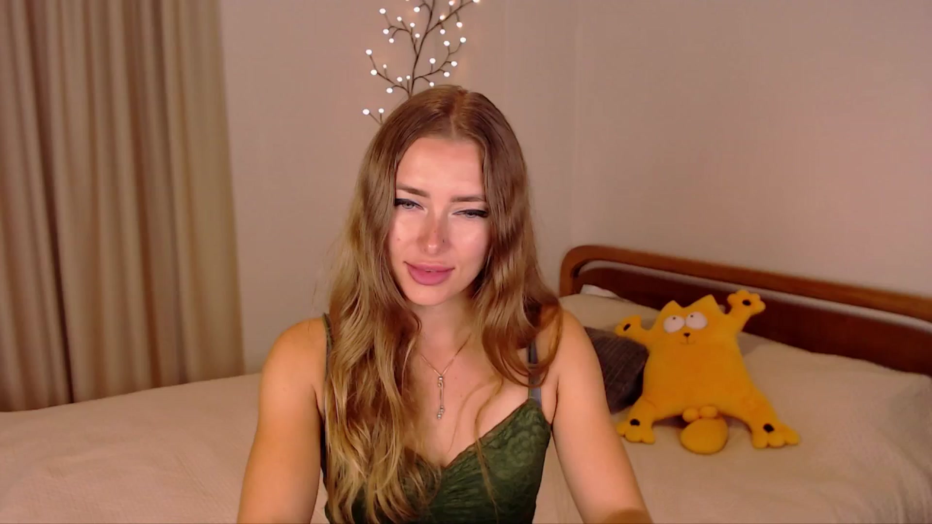 Gallery image thumbnail from SimonsWife's myfreecams stream on, 10/10/2024, 15:13 image 6 of 20