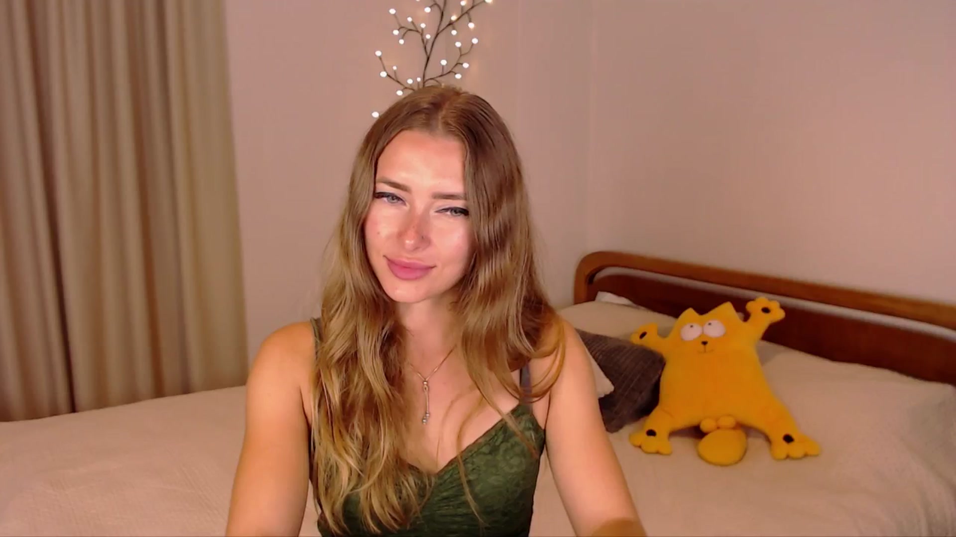 Gallery image thumbnail from SimonsWife's myfreecams stream on, 10/10/2024, 15:13 image 14 of 20