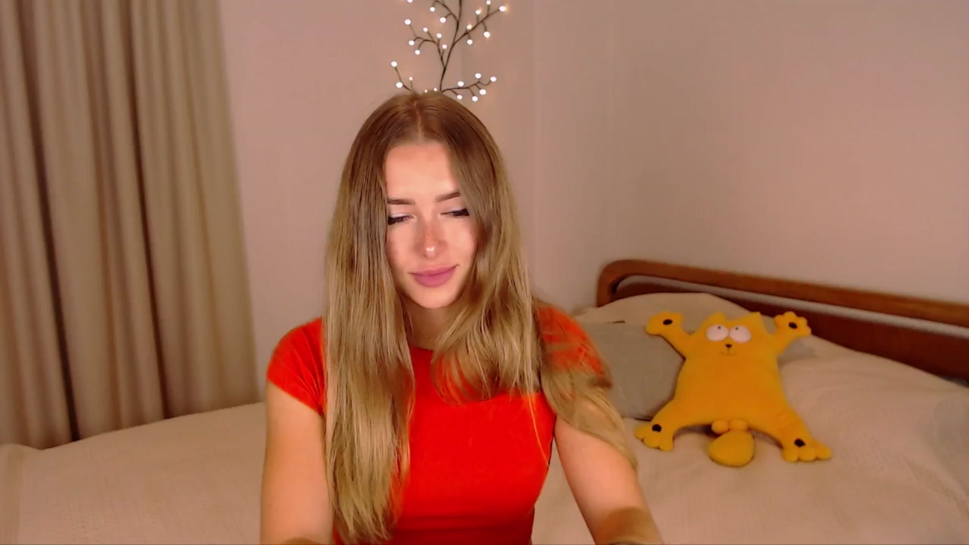 Gallery image thumbnail from SimonsWife's myfreecams stream on, 10/17/2024, 14:26 image 6 of 20