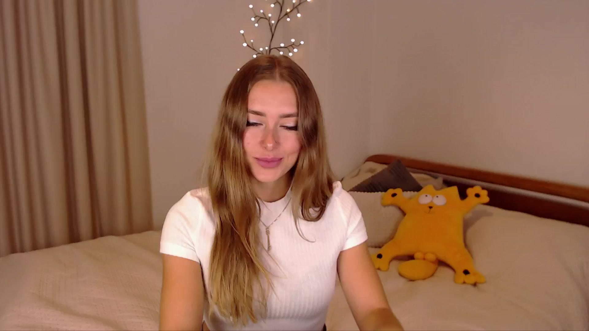 Gallery image thumbnail from SimonsWife's myfreecams stream on, 10/23/2024, 13:55 image 14 of 20