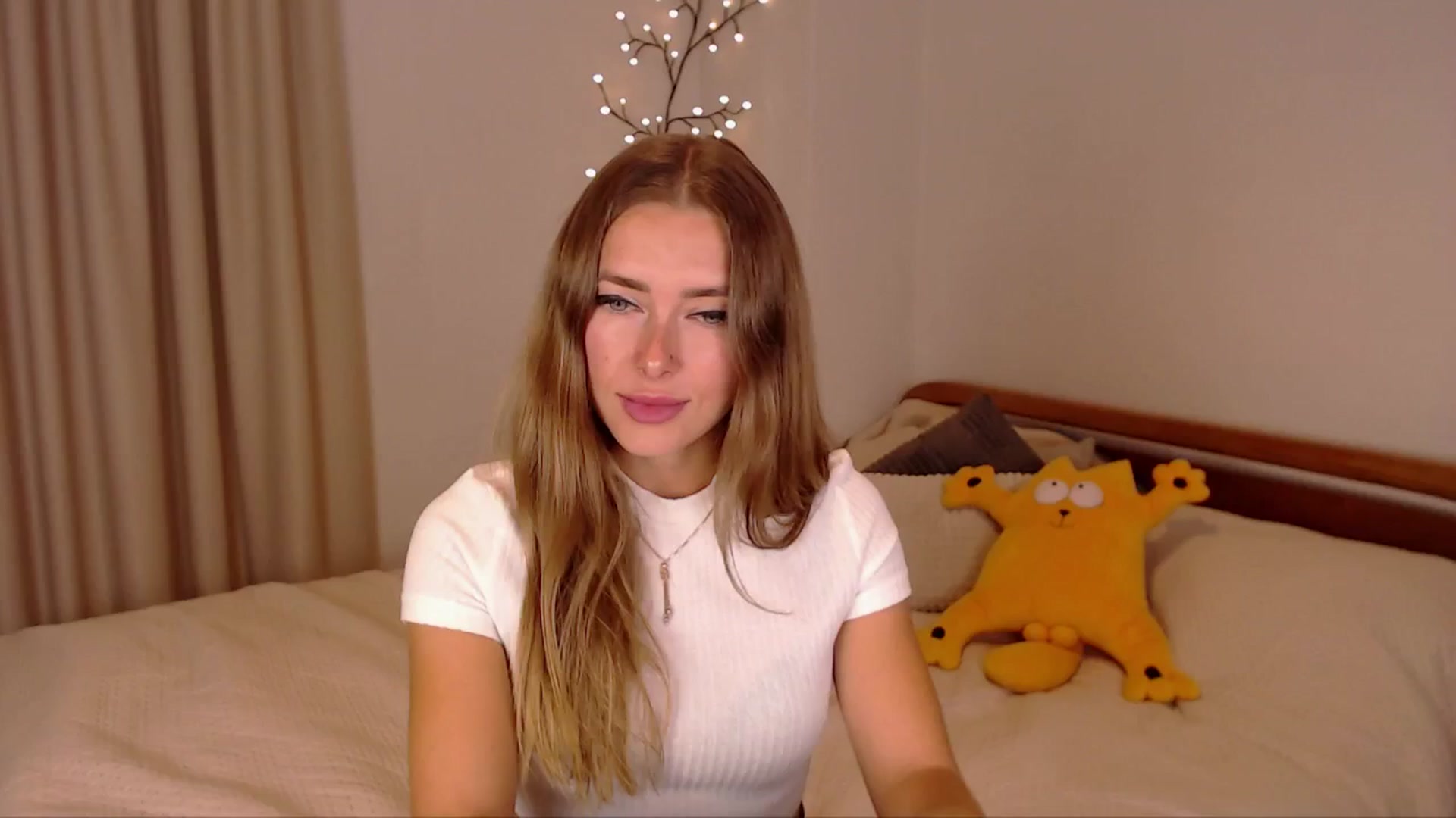 Gallery image thumbnail from SimonsWife's myfreecams stream on, 10/23/2024, 13:55 image 13 of 20