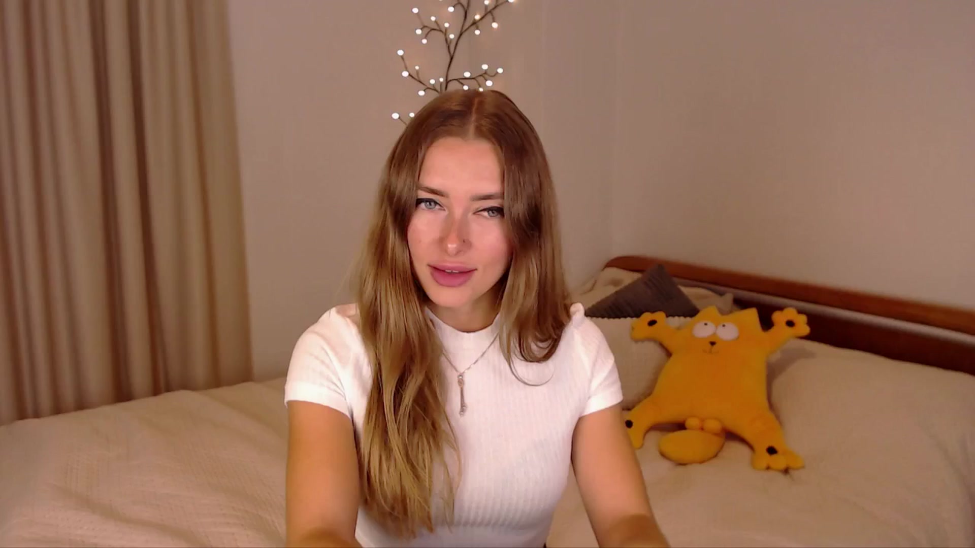 Gallery image thumbnail from SimonsWife's myfreecams stream on, 10/23/2024, 13:55 image 8 of 20