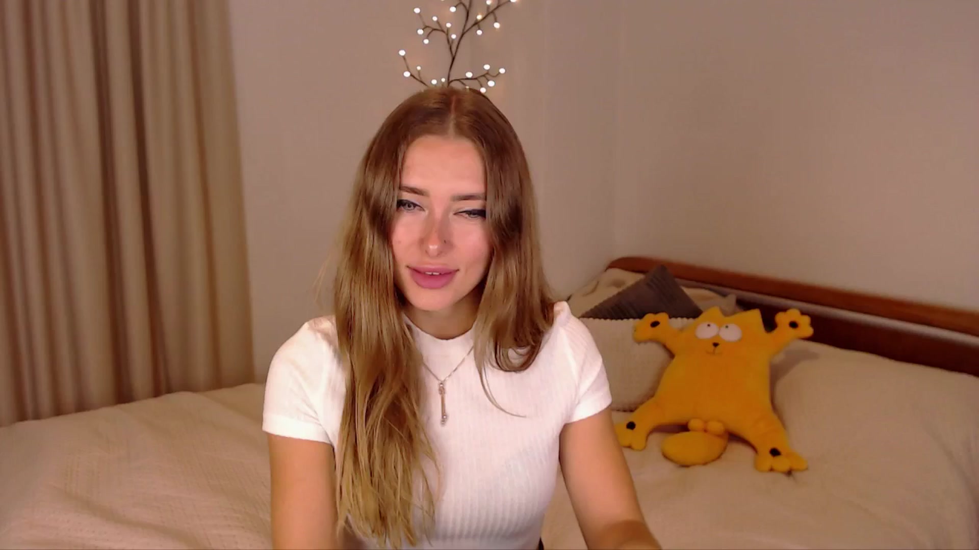Gallery image thumbnail from SimonsWife's myfreecams stream on, 10/23/2024, 13:55 image 12 of 20