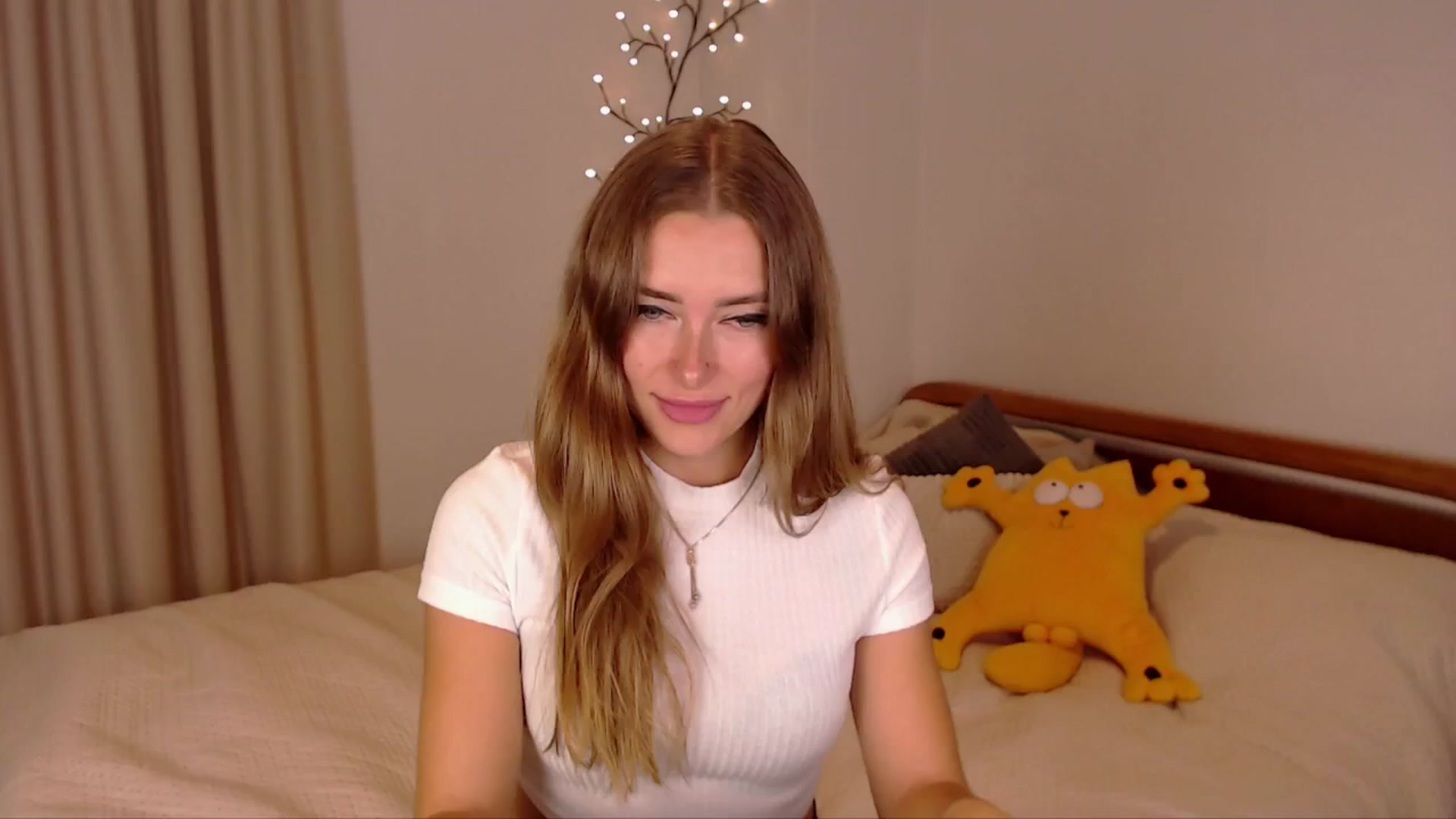 Gallery image thumbnail from SimonsWife's myfreecams stream on, 10/23/2024, 13:55 image 1 of 20