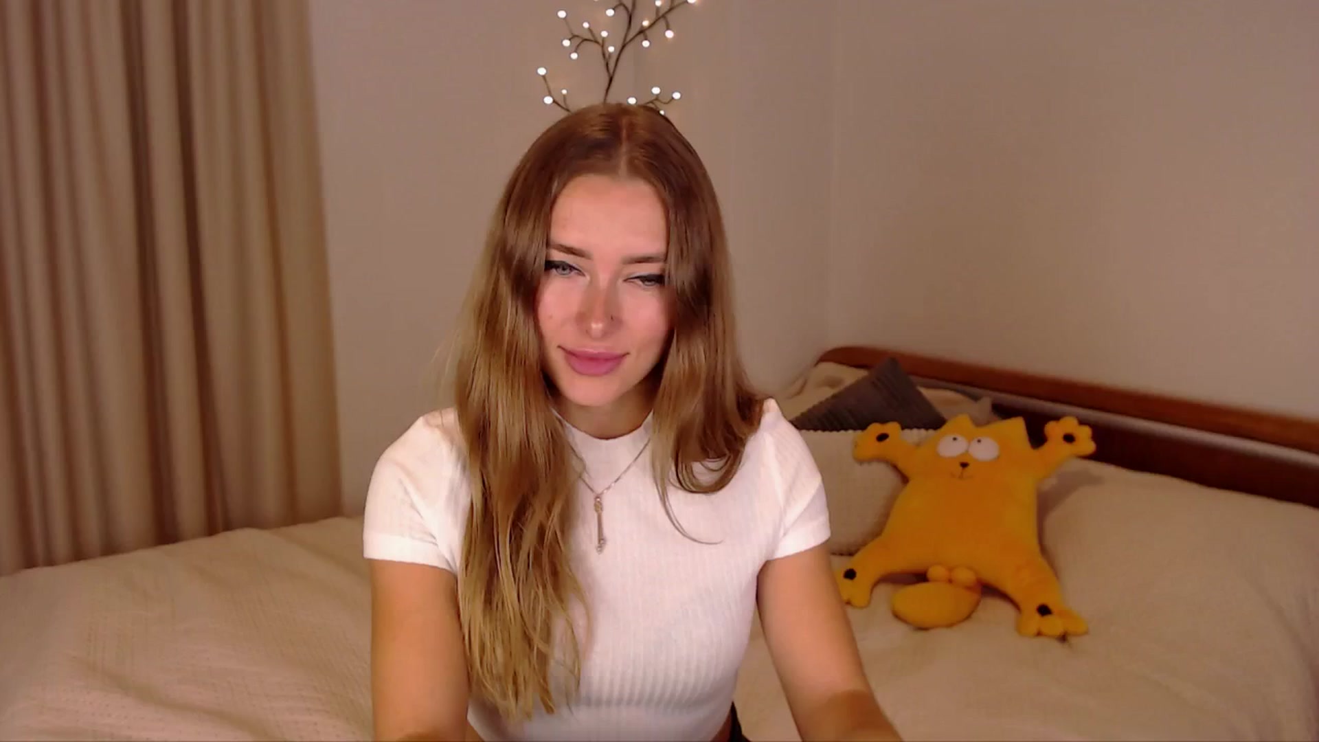 Gallery image thumbnail from SimonsWife's myfreecams stream on, 10/23/2024, 13:55 image 16 of 20