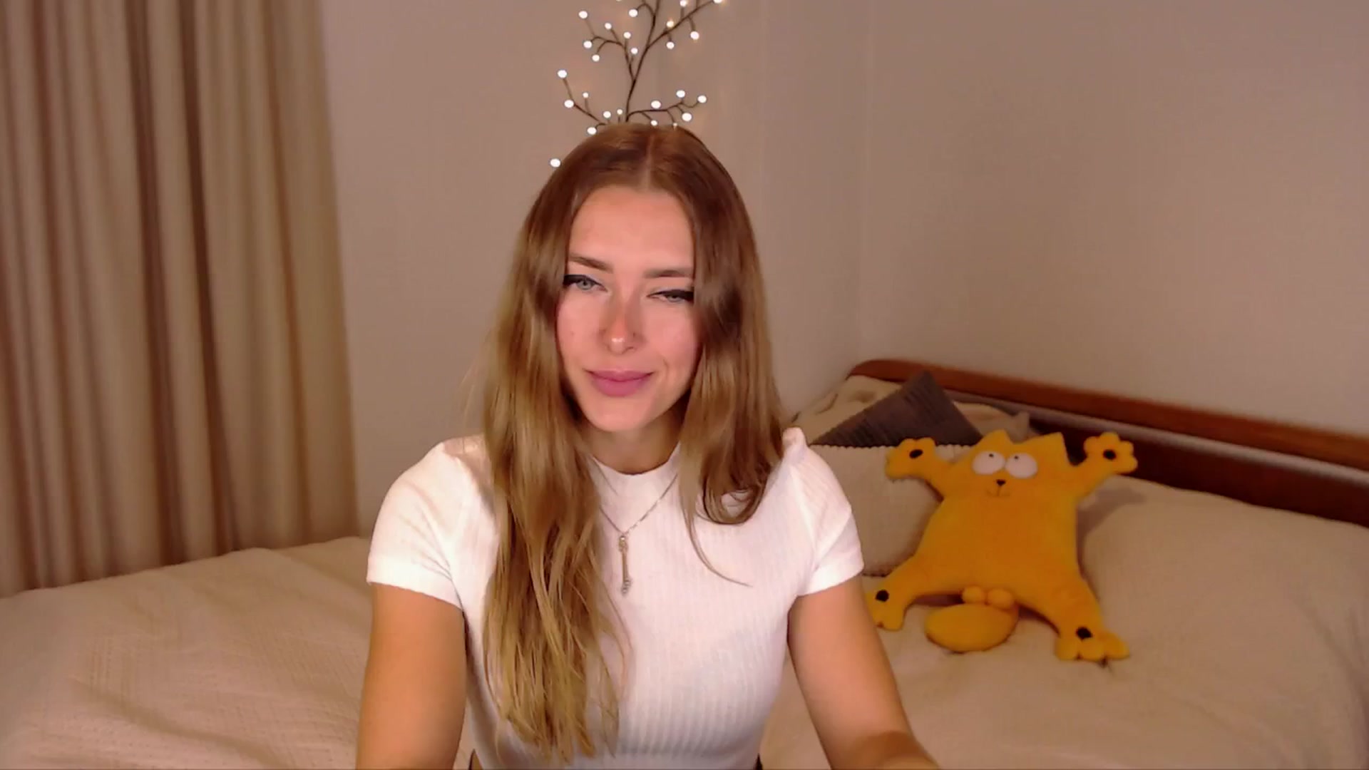 Gallery image thumbnail from SimonsWife's myfreecams stream on, 10/23/2024, 13:55 image 15 of 20