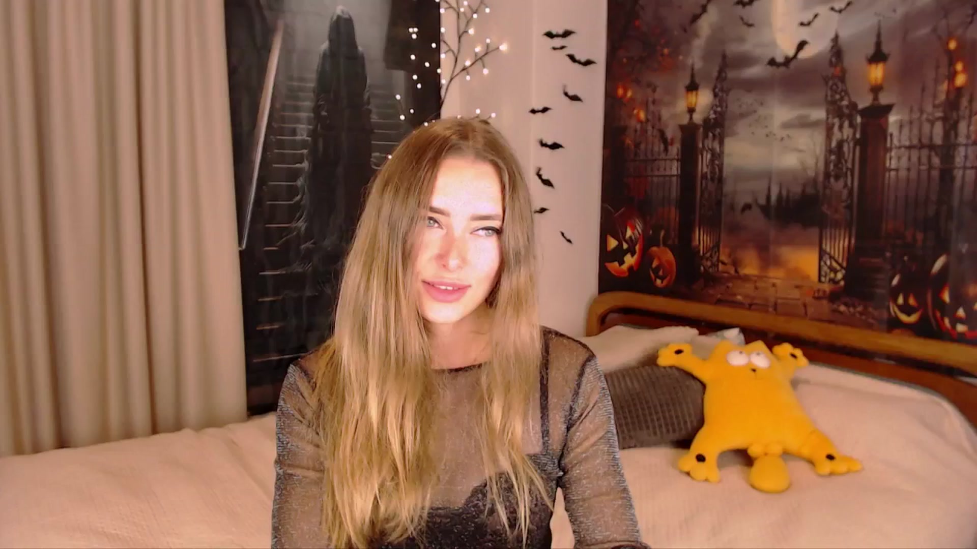 Gallery image thumbnail from SimonsWife's myfreecams stream on, 10/30/2024, 14:42 image 10 of 20