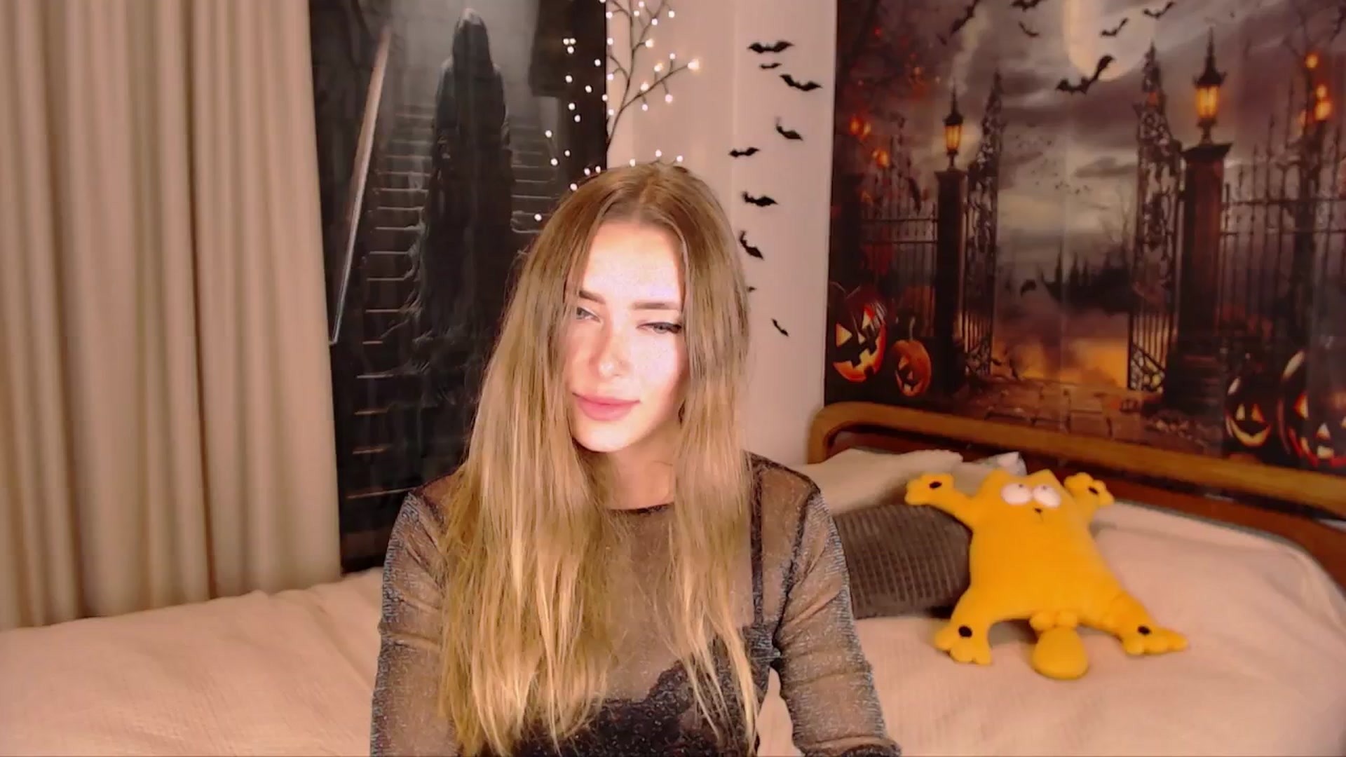 Gallery image thumbnail from SimonsWife's myfreecams stream on, 10/30/2024, 14:42 image 9 of 20