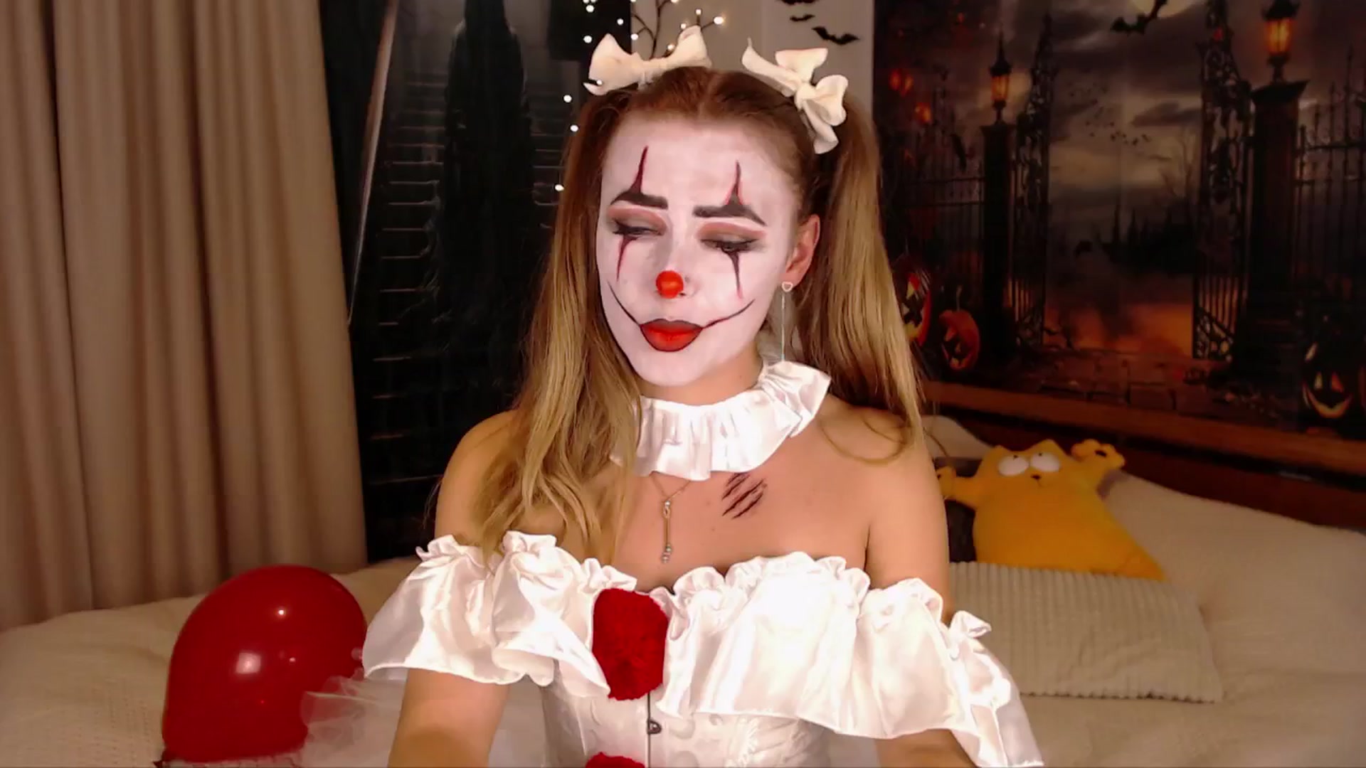 Gallery image thumbnail from SimonsWife's myfreecams stream on, 10/31/2024, 15:18 image 14 of 20
