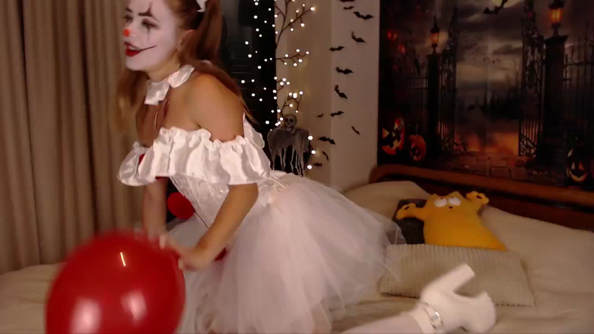 Gallery image thumbnail from SimonsWife's myfreecams stream on, 10/31/2024, 15:18 image 5 of 20