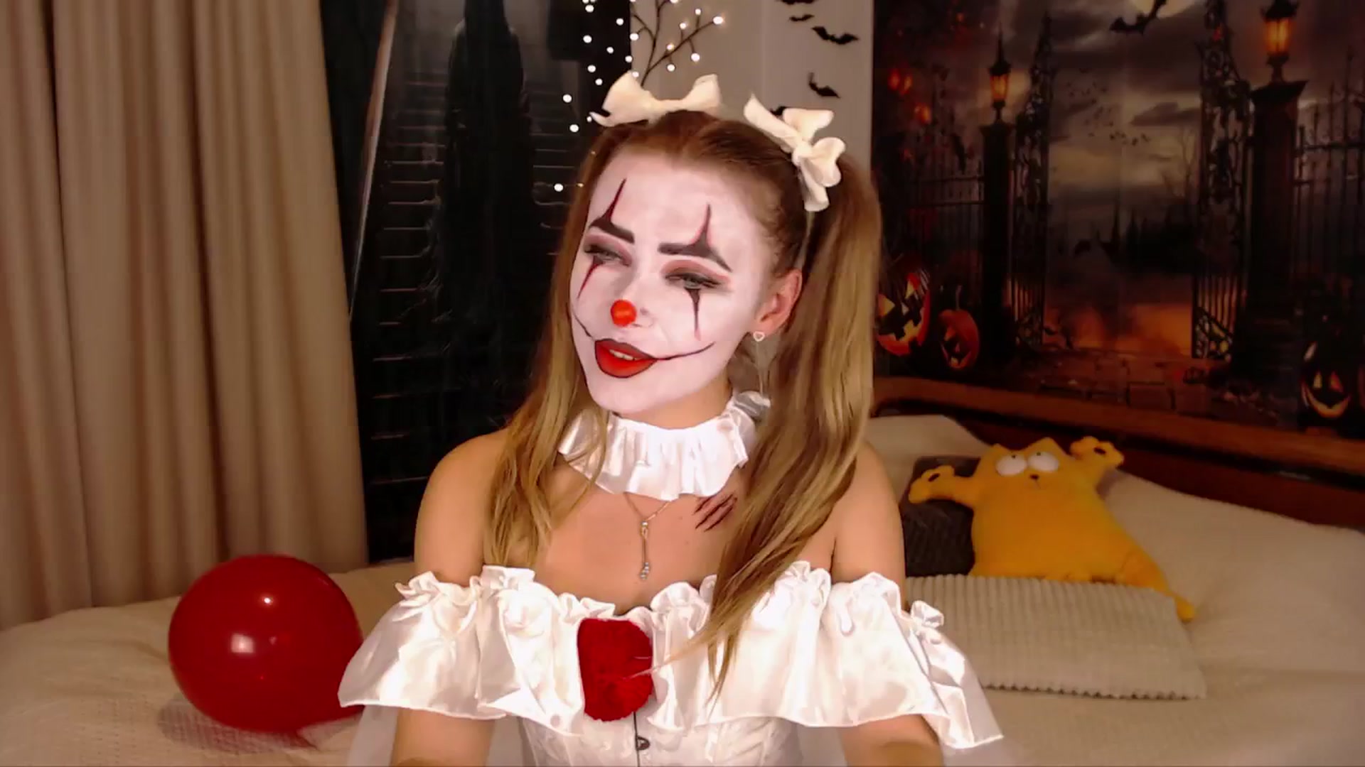Gallery image thumbnail from SimonsWife's myfreecams stream on, 10/31/2024, 15:18 image 2 of 20