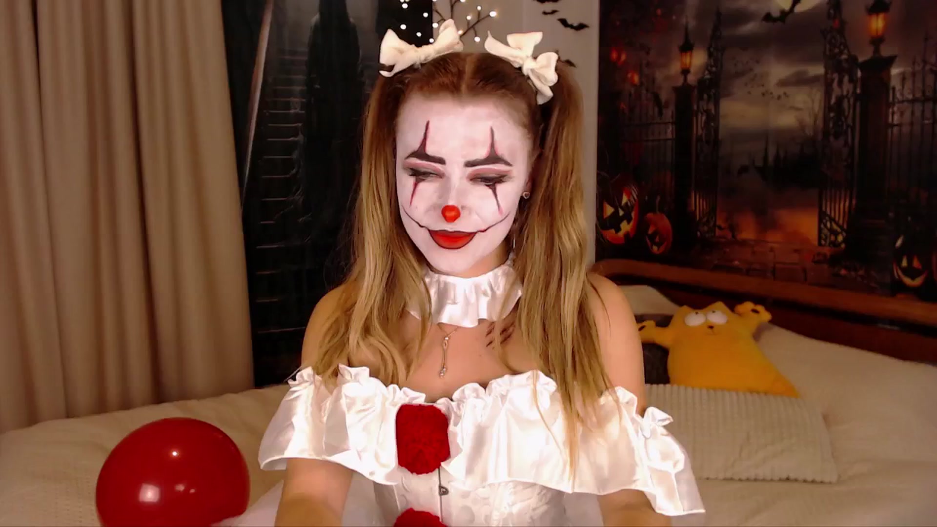 Gallery image thumbnail from SimonsWife's myfreecams stream on, 10/31/2024, 15:18 image 6 of 20