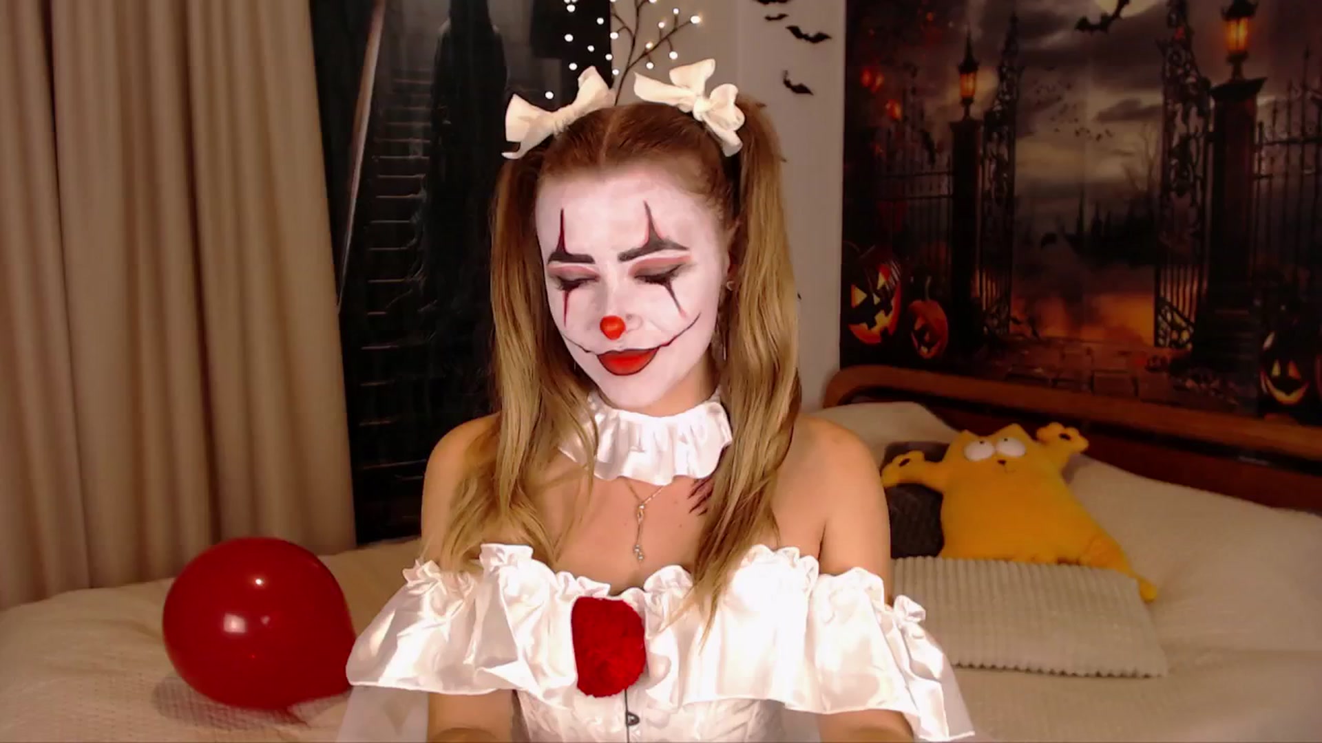 Gallery image thumbnail from SimonsWife's myfreecams stream on, 10/31/2024, 15:18 image 3 of 20
