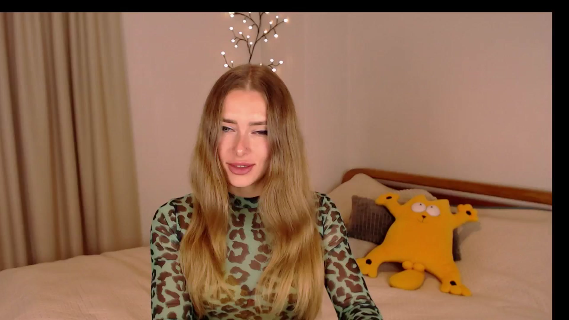 Gallery image thumbnail from SimonsWife's myfreecams stream on, 11/06/2024, 14:10 image 12 of 20