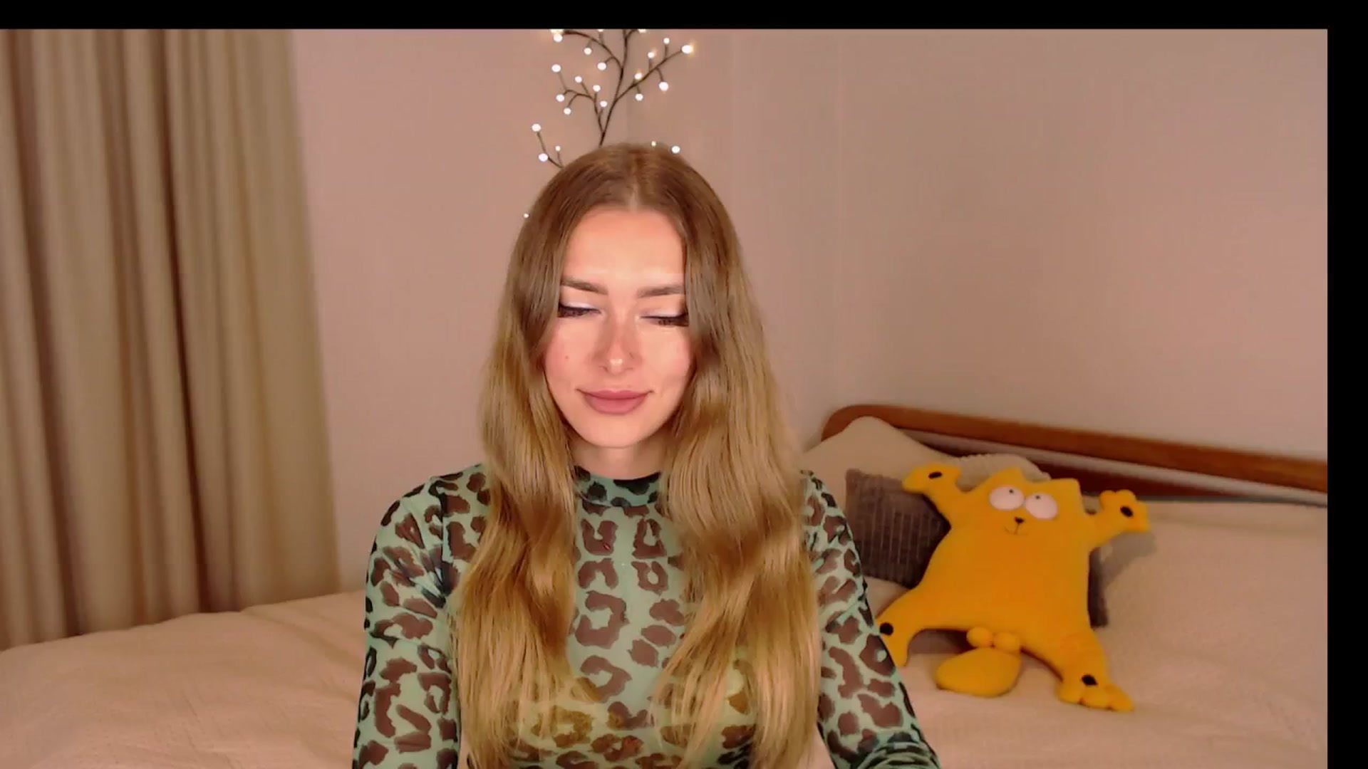 Gallery image thumbnail from SimonsWife's myfreecams stream on, 11/06/2024, 14:10 image 3 of 20