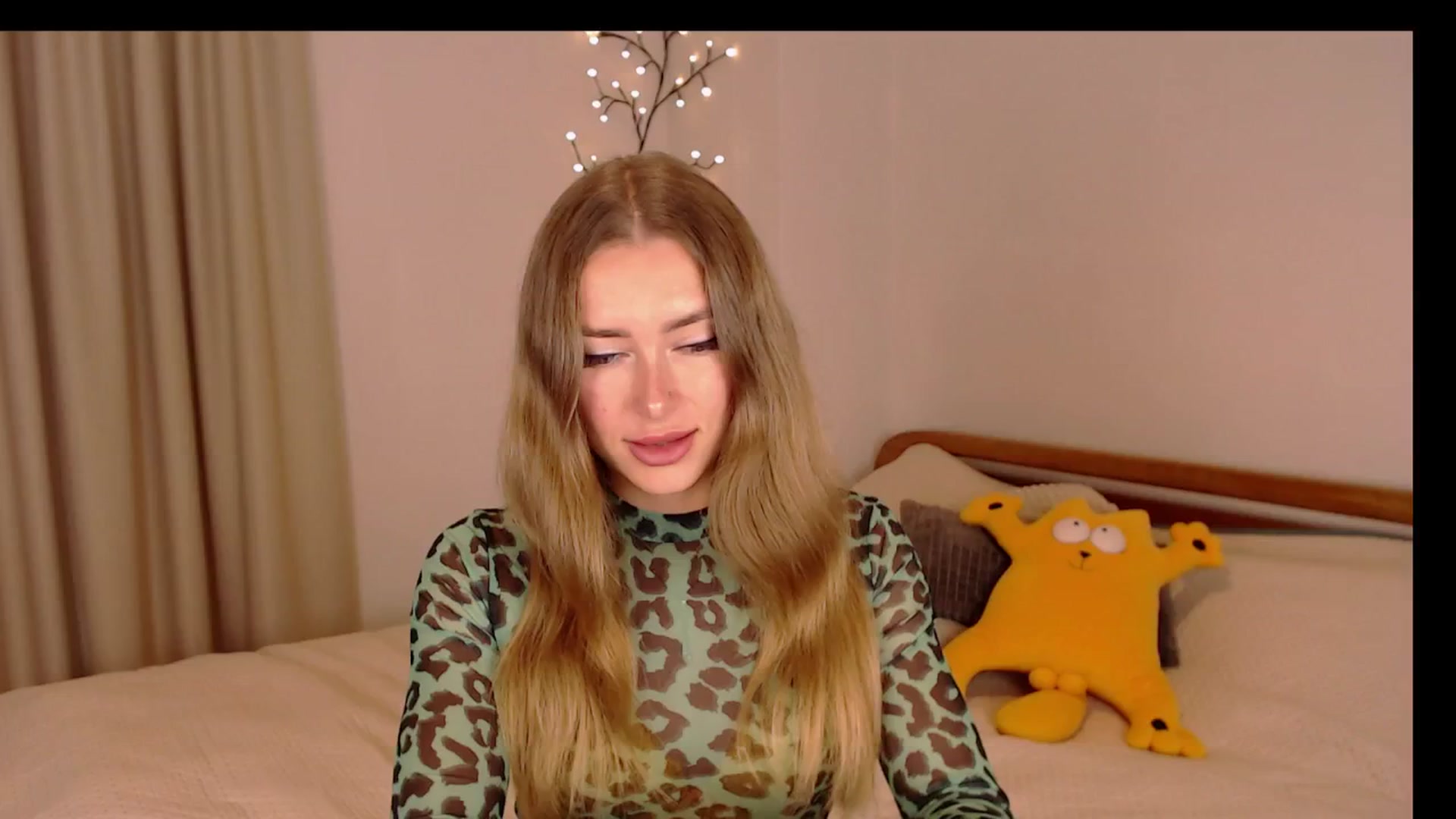 Gallery image thumbnail from SimonsWife's myfreecams stream on, 11/06/2024, 14:10 image 9 of 20