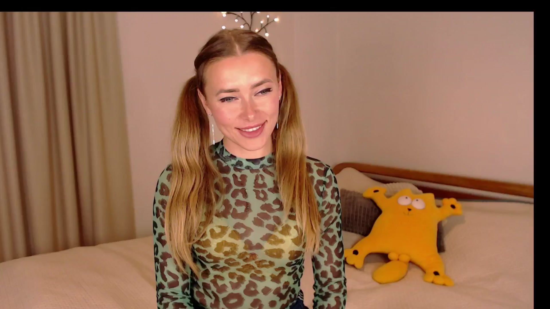 Gallery image thumbnail from SimonsWife's myfreecams stream on, 11/06/2024, 14:10 image 19 of 20