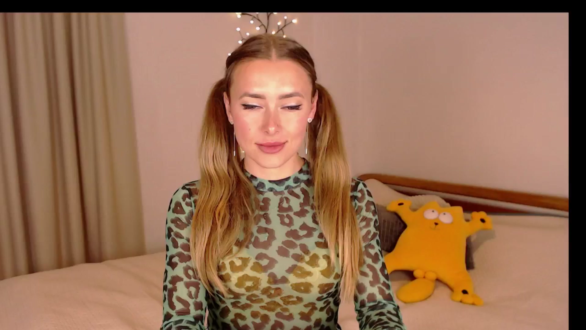 Gallery image thumbnail from SimonsWife's myfreecams stream on, 11/06/2024, 14:10 image 18 of 20