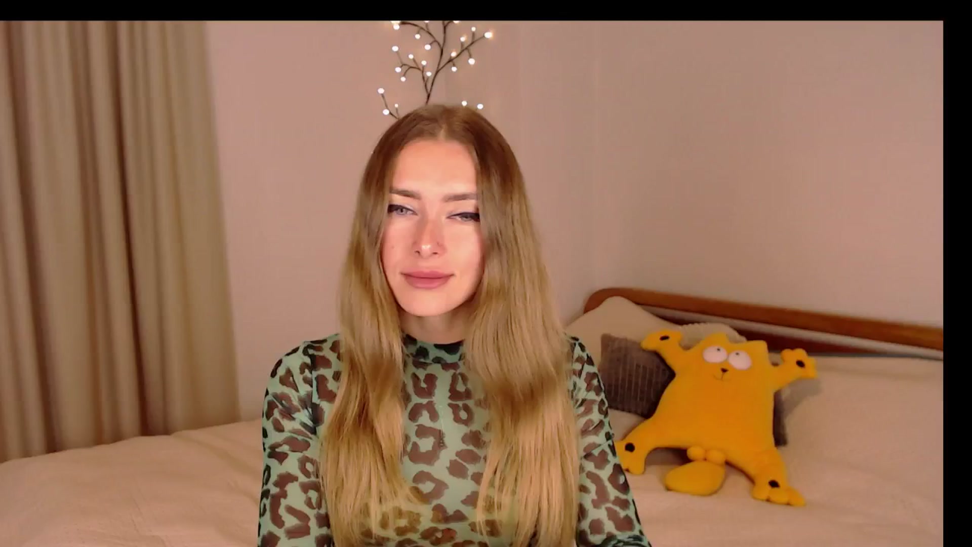 Gallery image thumbnail from SimonsWife's myfreecams stream on, 11/06/2024, 14:10 image 5 of 20