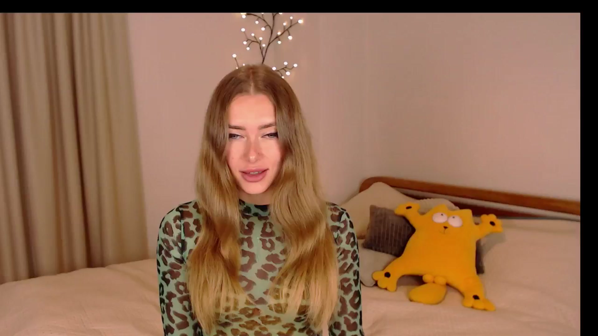 Gallery image thumbnail from SimonsWife's myfreecams stream on, 11/06/2024, 14:10 image 4 of 20