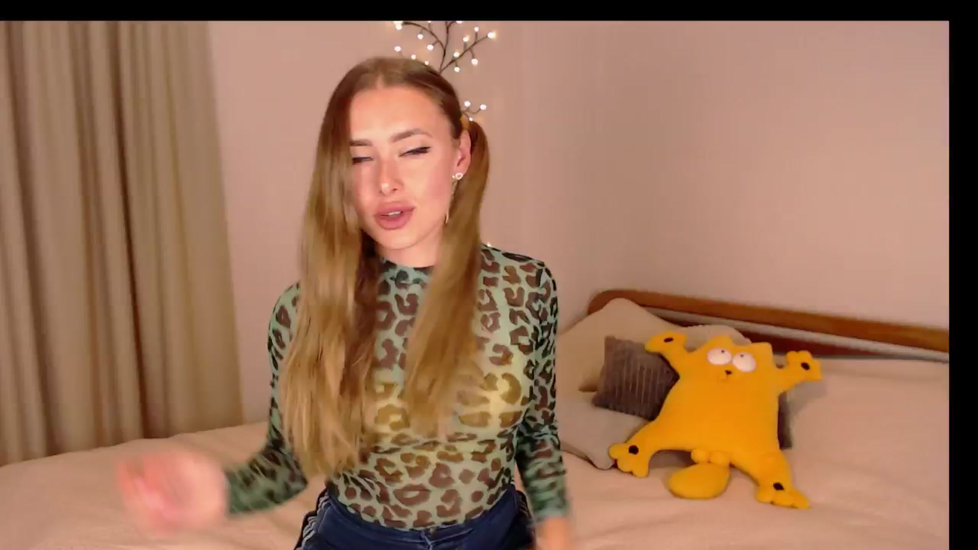 Gallery image thumbnail from SimonsWife's myfreecams stream on, 11/06/2024, 14:10 image 14 of 20