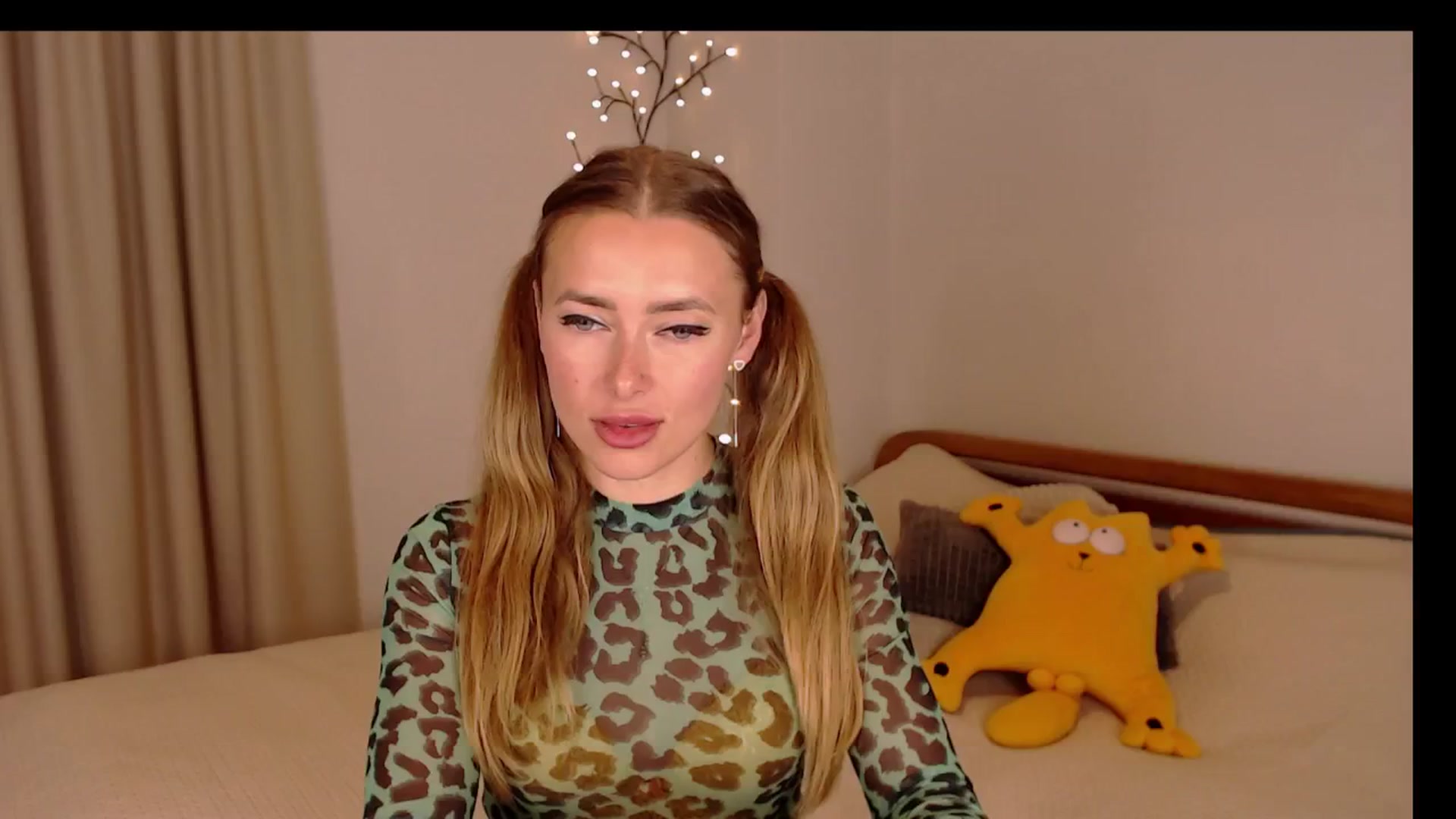 Gallery image thumbnail from SimonsWife's myfreecams stream on, 11/06/2024, 14:54 image 9 of 20