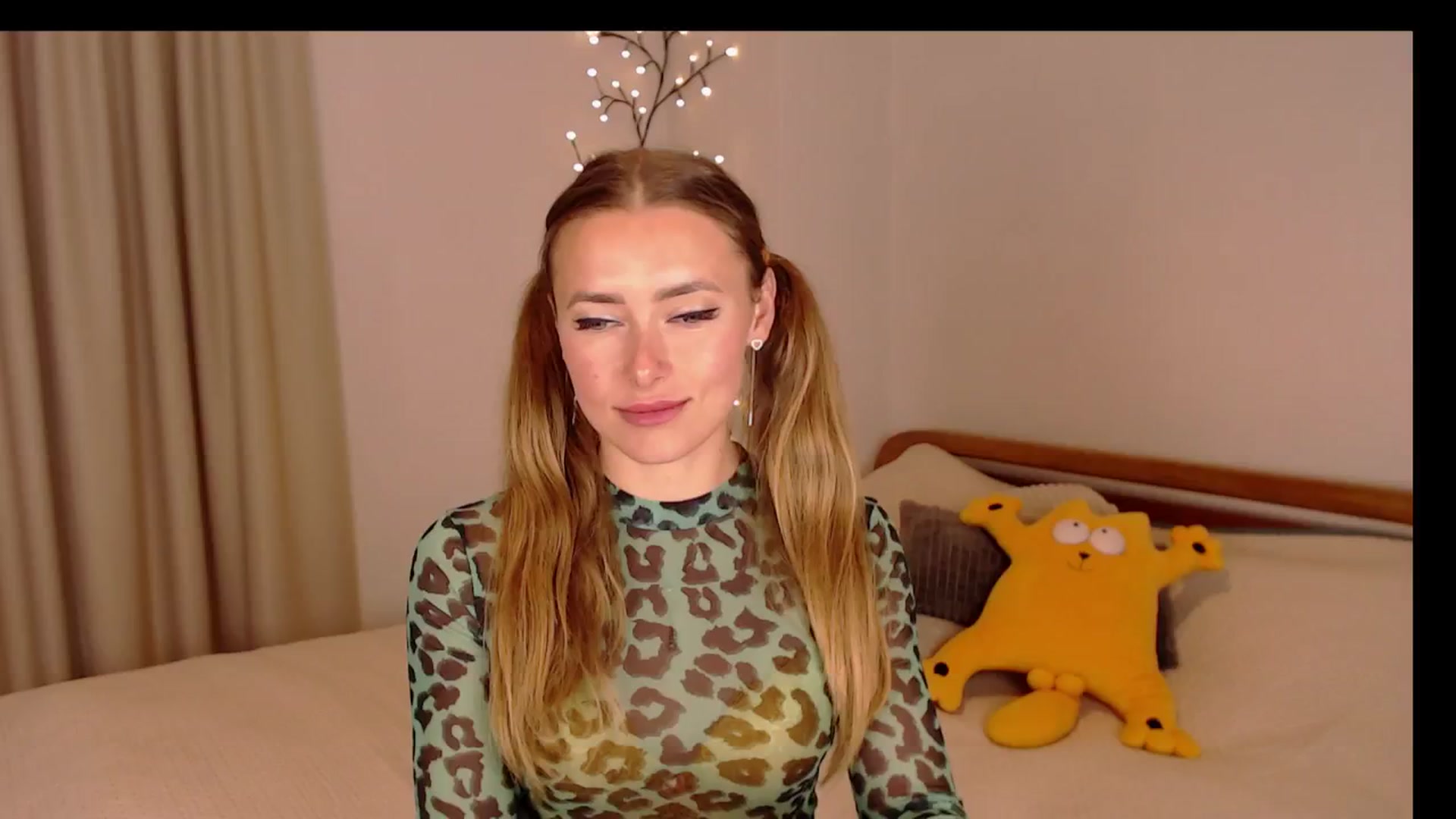 Gallery image thumbnail from SimonsWife's myfreecams stream on, 11/06/2024, 14:54 image 13 of 20