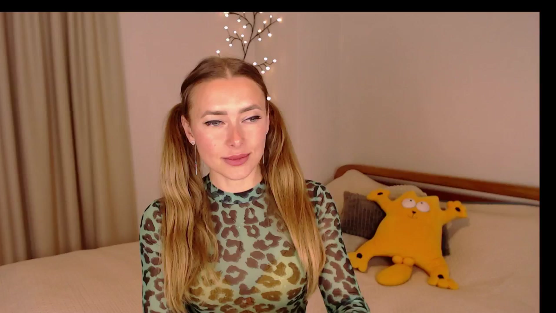 Gallery image thumbnail from SimonsWife's myfreecams stream on, 11/06/2024, 14:54 image 10 of 20