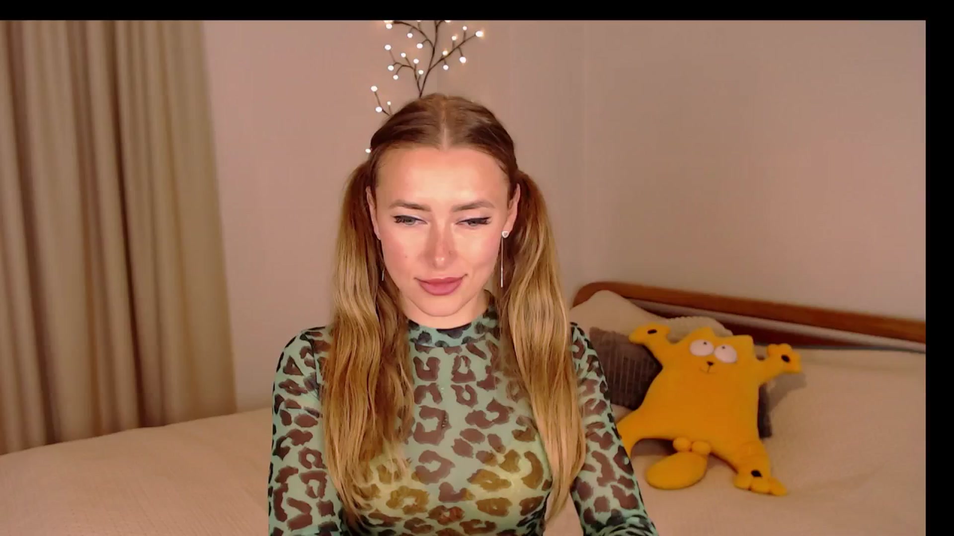 Gallery image thumbnail from SimonsWife's myfreecams stream on, 11/06/2024, 14:54 image 18 of 20