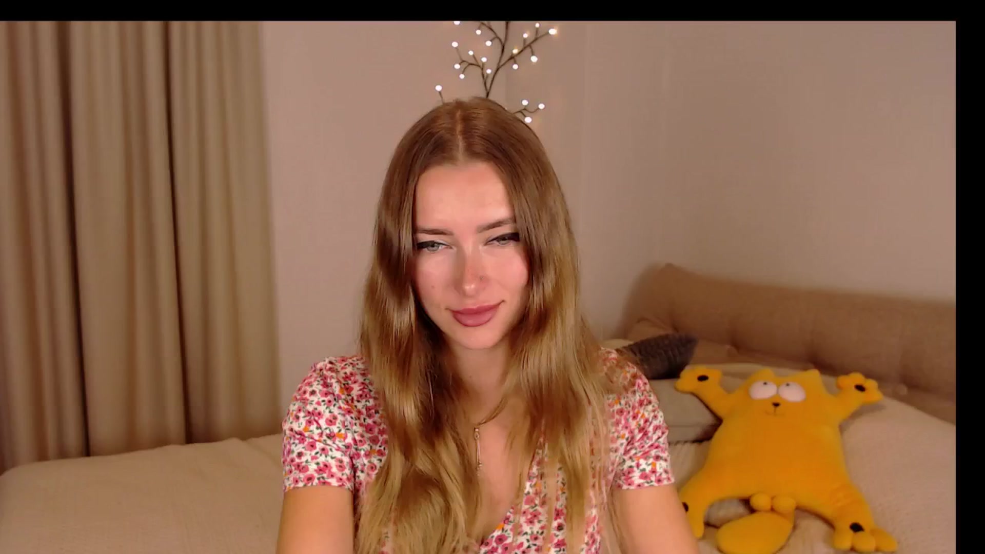 Gallery image thumbnail from SimonsWife's myfreecams stream on, 11/07/2024, 12:38 image 13 of 20