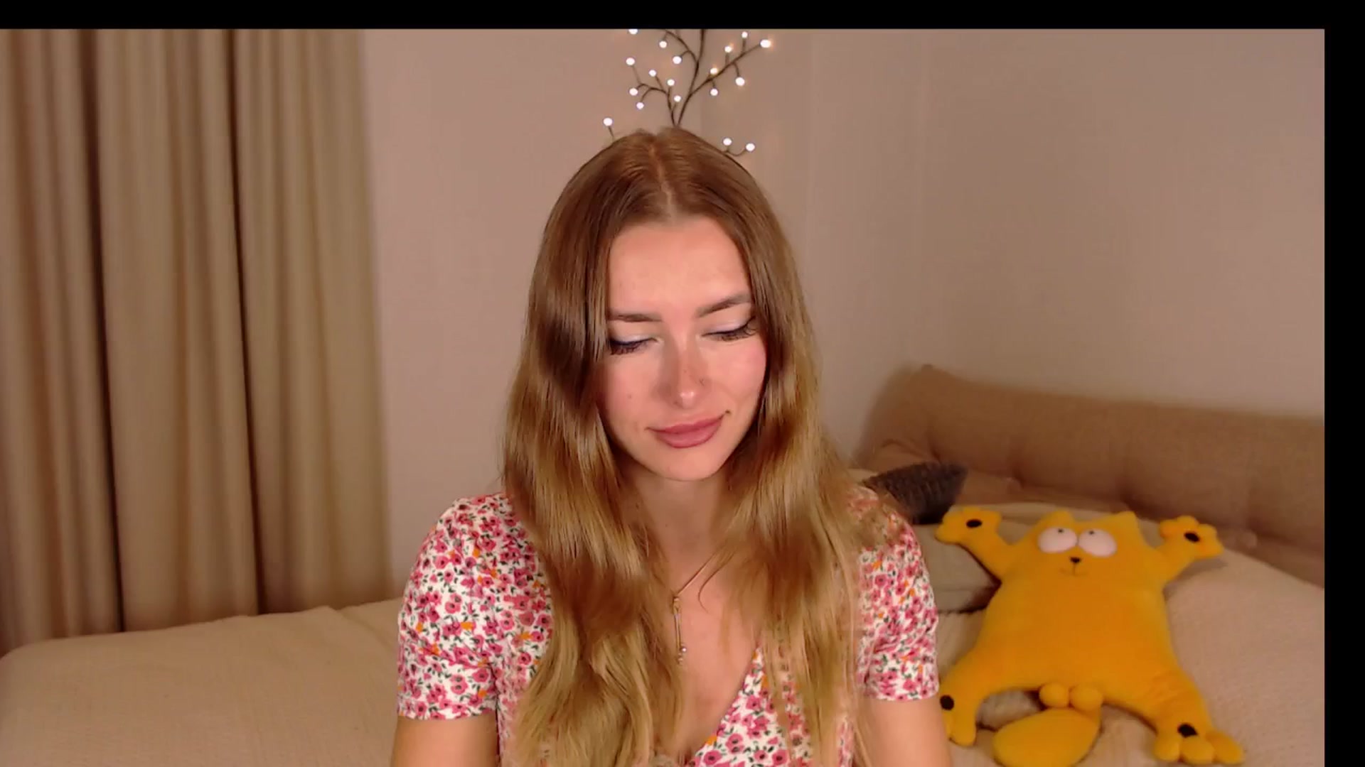 Gallery image thumbnail from SimonsWife's myfreecams stream on, 11/07/2024, 12:38 image 7 of 20