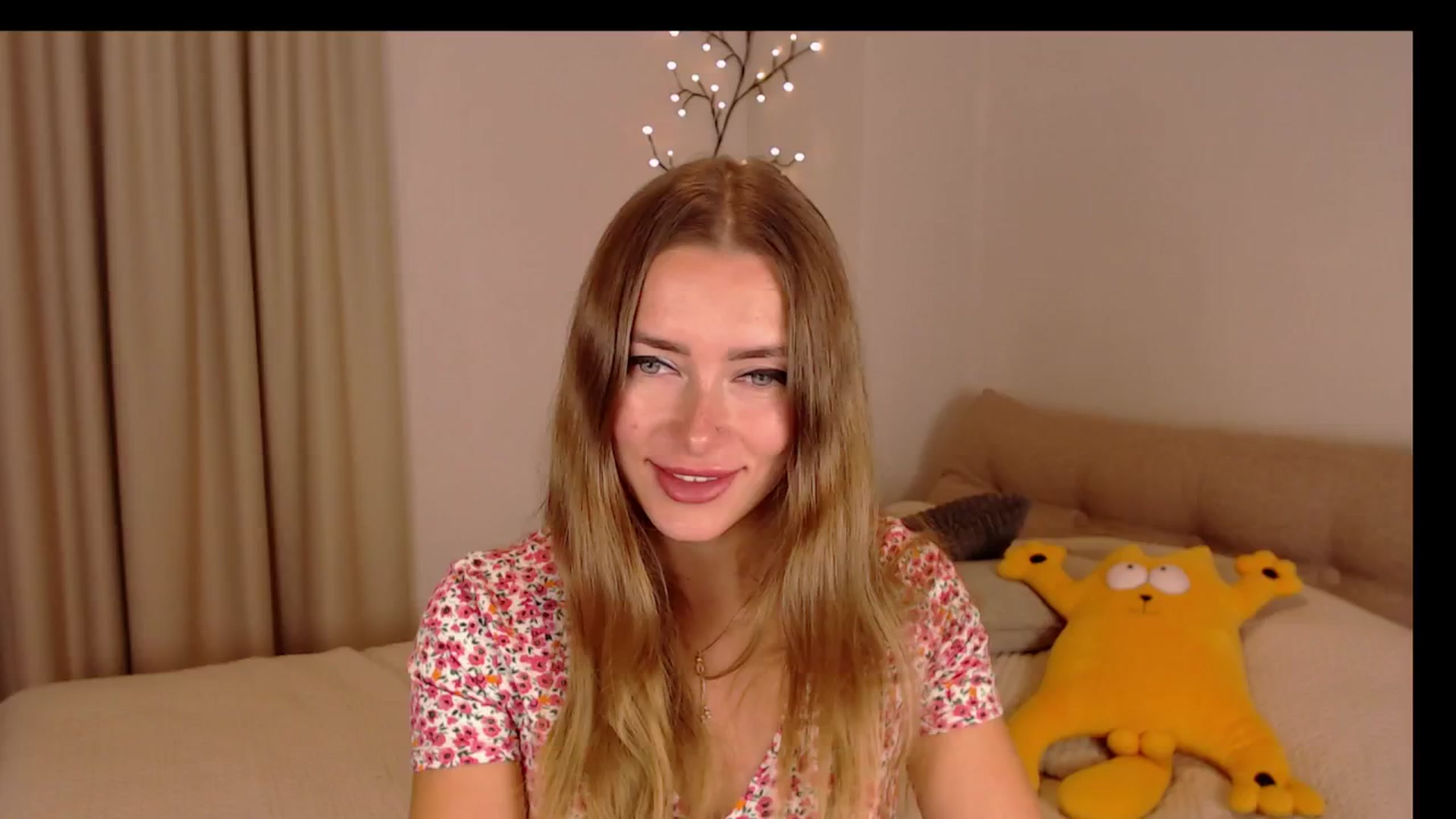 Gallery image thumbnail from SimonsWife's myfreecams stream on, 11/07/2024, 12:38 image 18 of 20