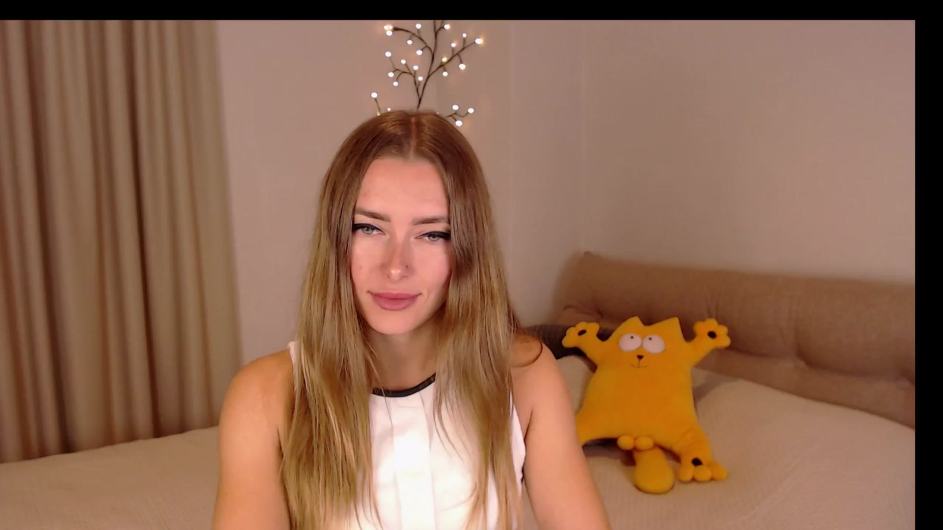 Gallery image thumbnail from SimonsWife's myfreecams stream on, 11/11/2024, 13:18 image 4 of 20