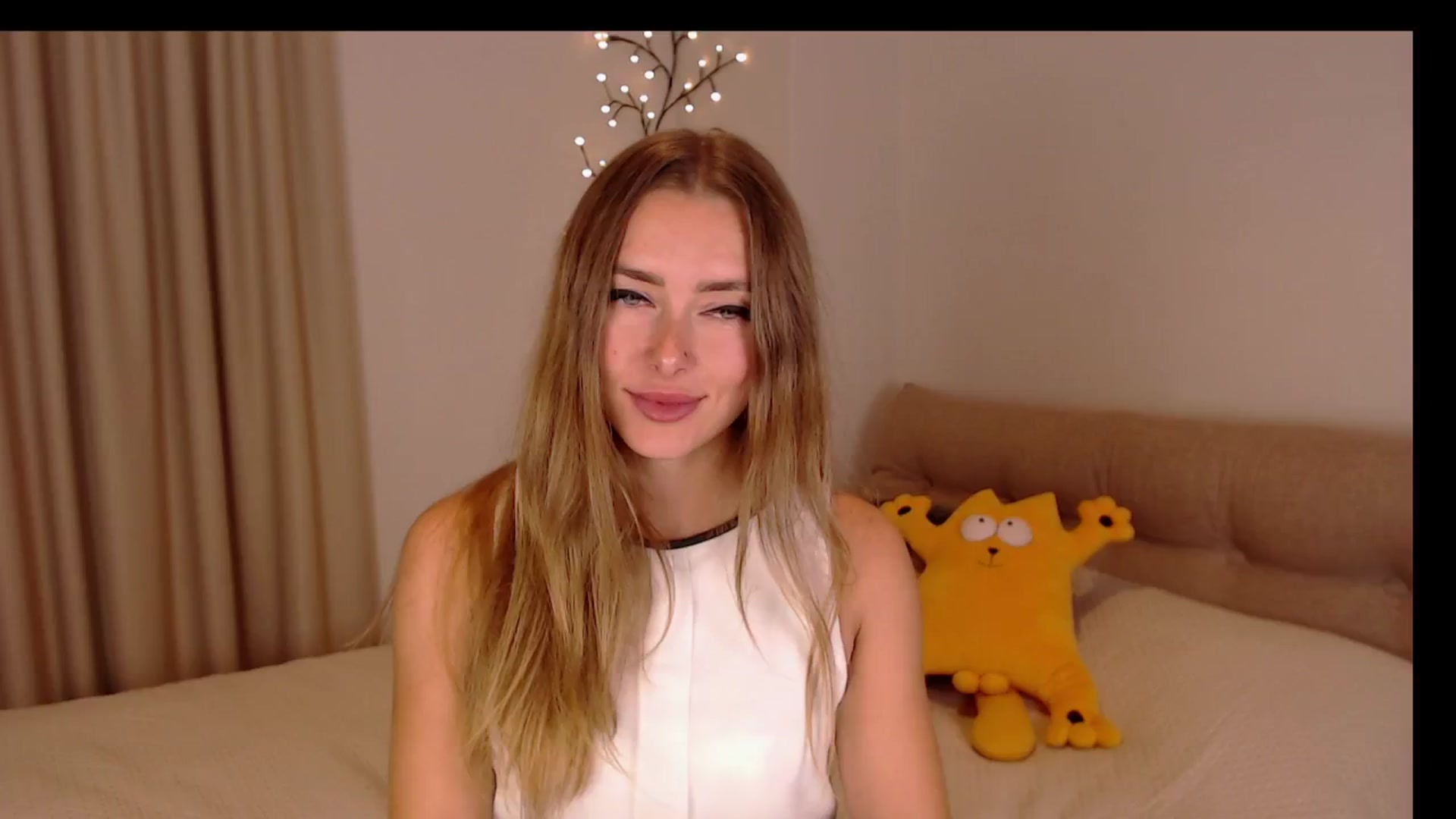 Gallery image thumbnail from SimonsWife's myfreecams stream on, 11/11/2024, 13:18 image 16 of 20