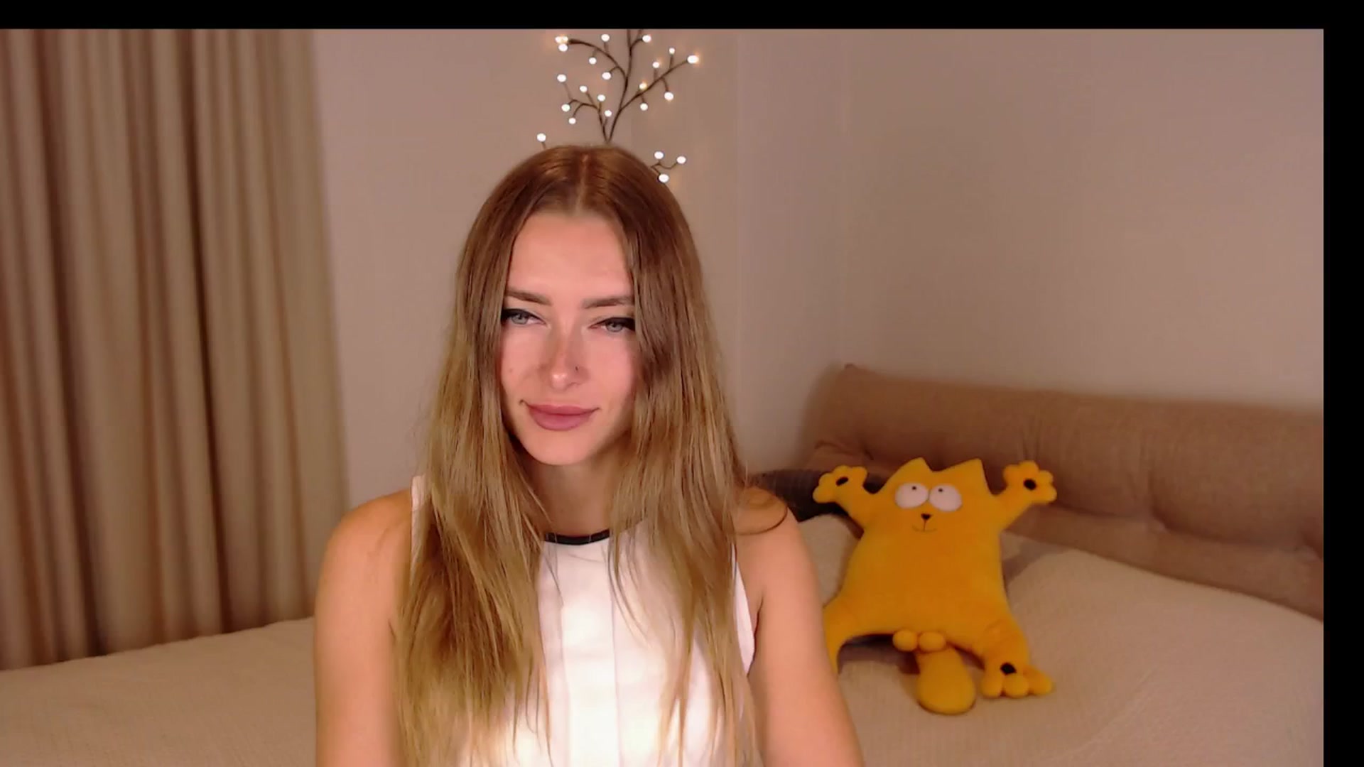 Gallery image thumbnail from SimonsWife's myfreecams stream on, 11/11/2024, 13:18 image 13 of 20