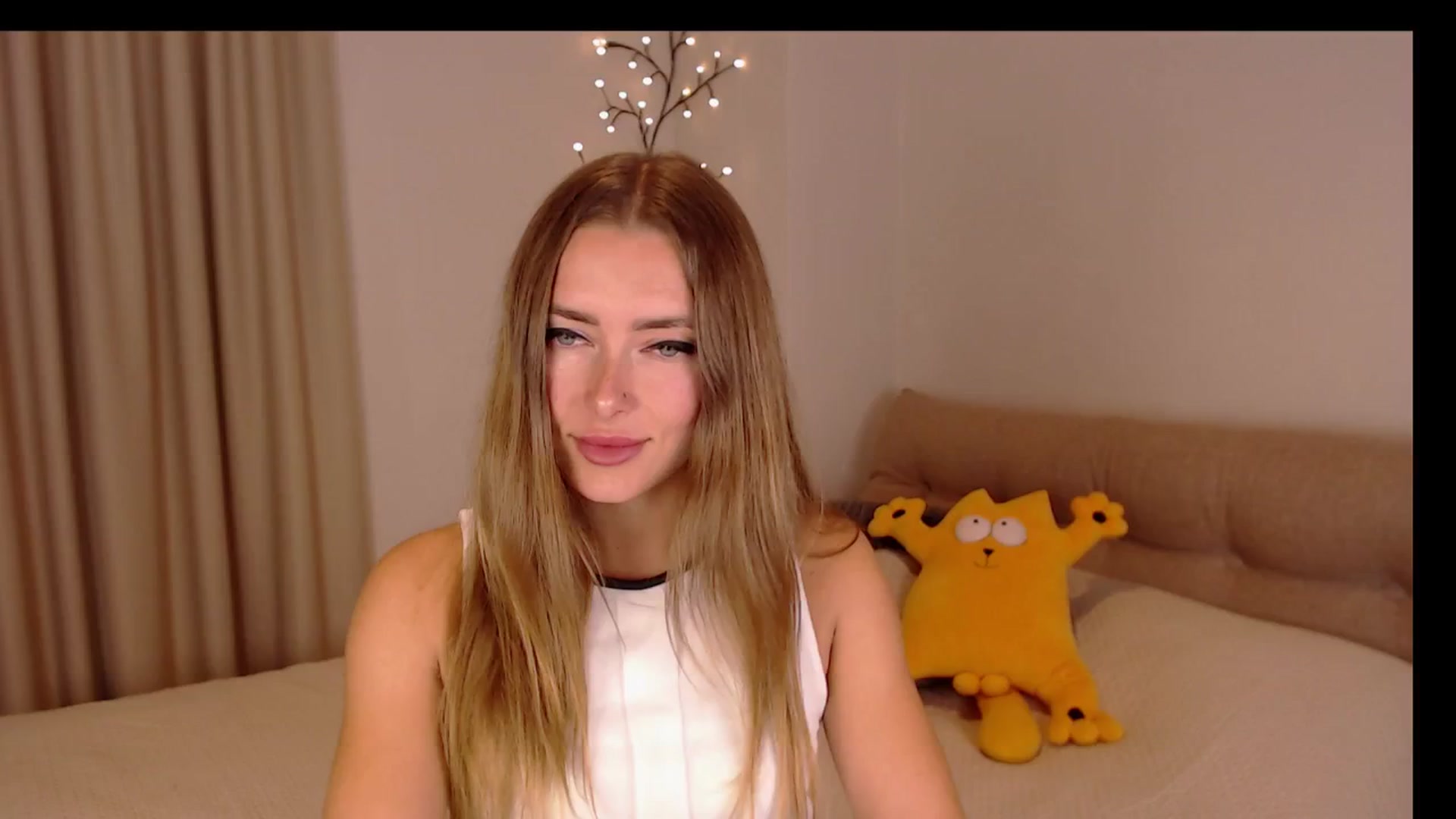 Gallery image thumbnail from SimonsWife's myfreecams stream on, 11/11/2024, 13:18 image 7 of 20