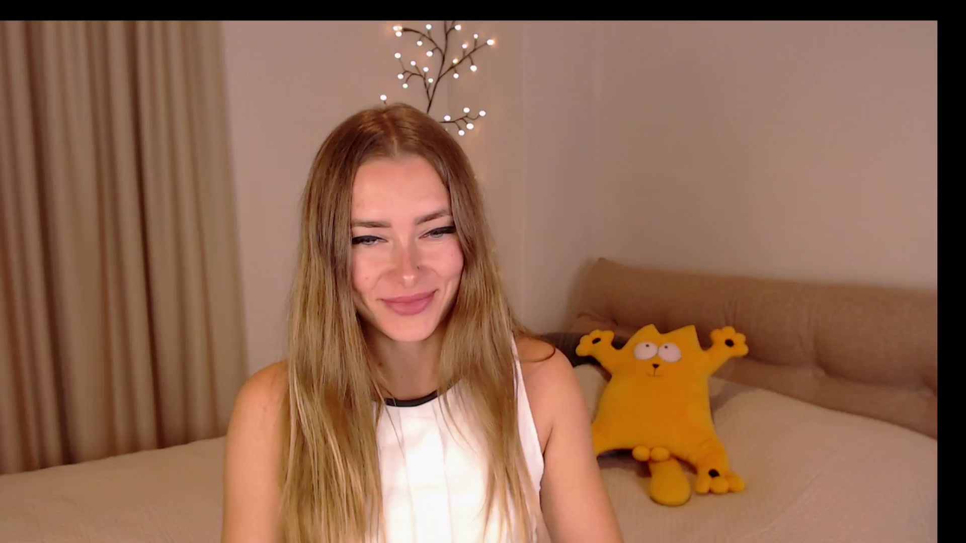 Gallery image thumbnail from SimonsWife's myfreecams stream on, 11/11/2024, 13:18 image 3 of 20