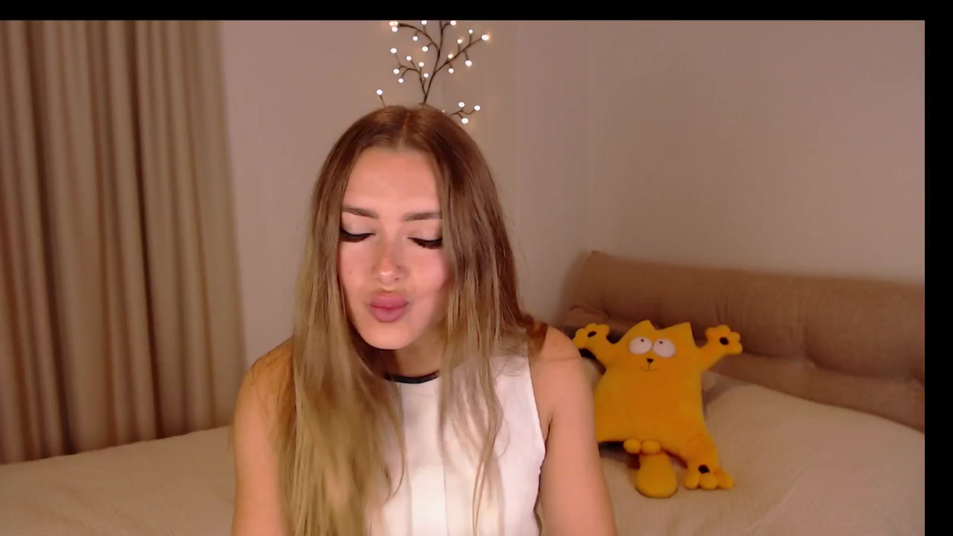 Gallery image thumbnail from SimonsWife's myfreecams stream on, 11/11/2024, 13:18 image 18 of 20