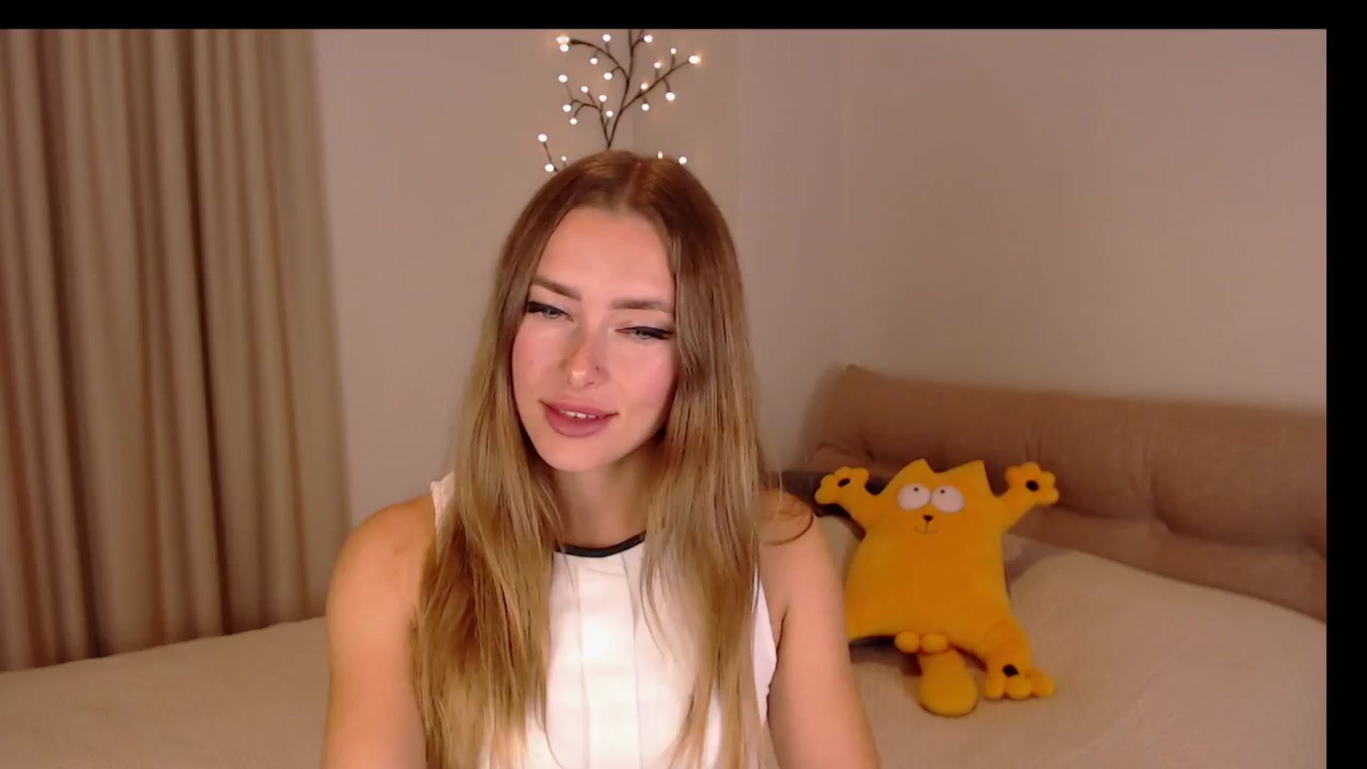 Gallery image thumbnail from SimonsWife's myfreecams stream on, 11/11/2024, 13:18 image 8 of 20