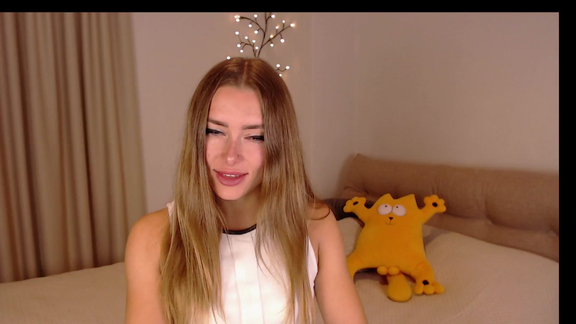 Gallery image thumbnail from SimonsWife's myfreecams stream on, 11/11/2024, 13:18 image 6 of 20