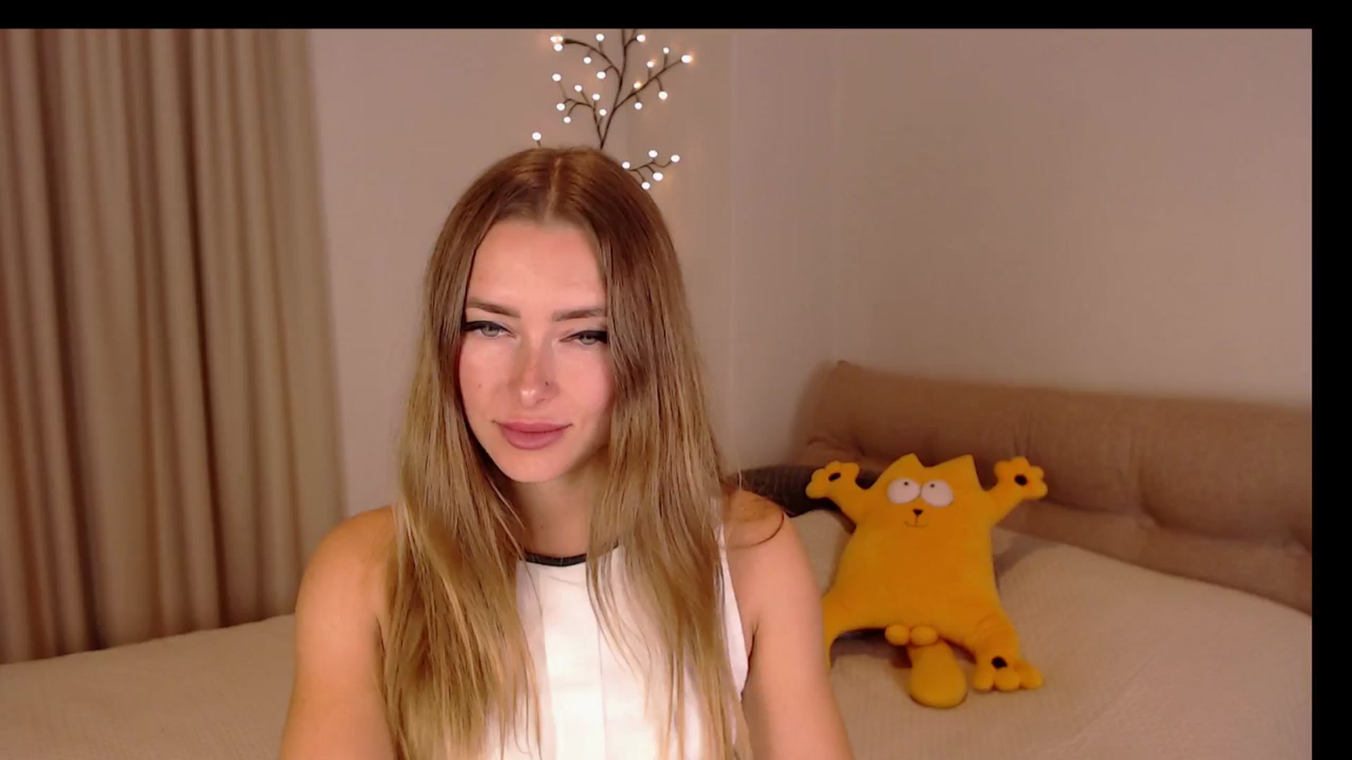 Gallery image thumbnail from SimonsWife's myfreecams stream on, 11/11/2024, 13:18 image 12 of 20