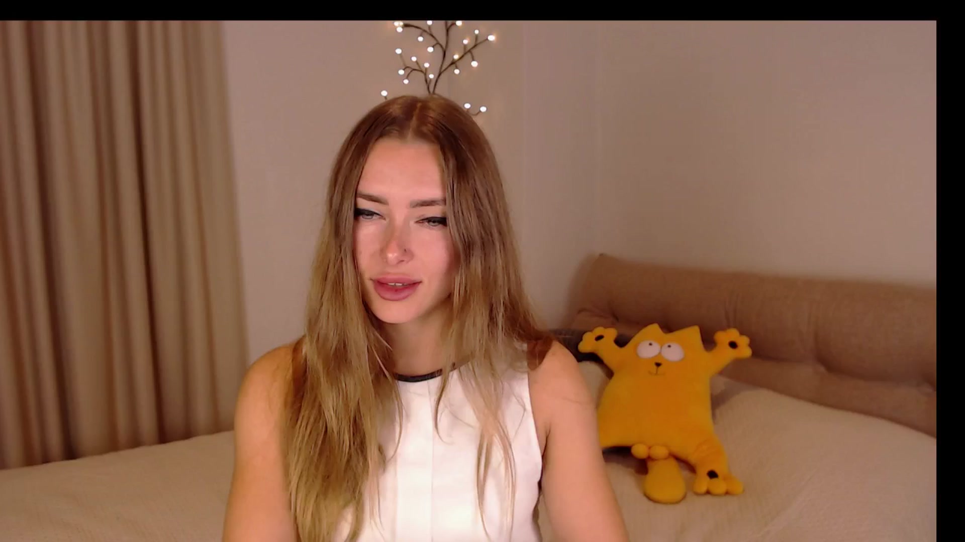 Gallery image thumbnail from SimonsWife's myfreecams stream on, 11/11/2024, 13:18 image 19 of 20