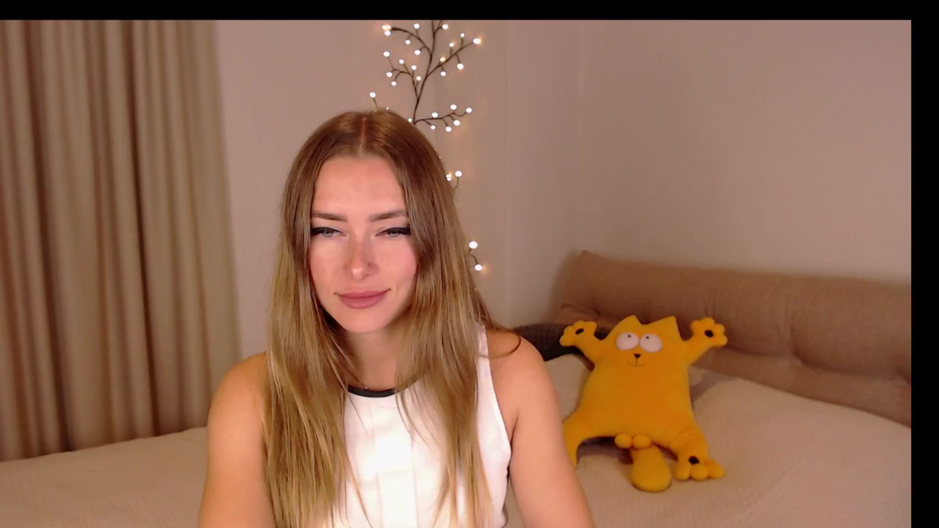 Gallery image thumbnail from SimonsWife's myfreecams stream on, 11/11/2024, 13:18 image 2 of 20