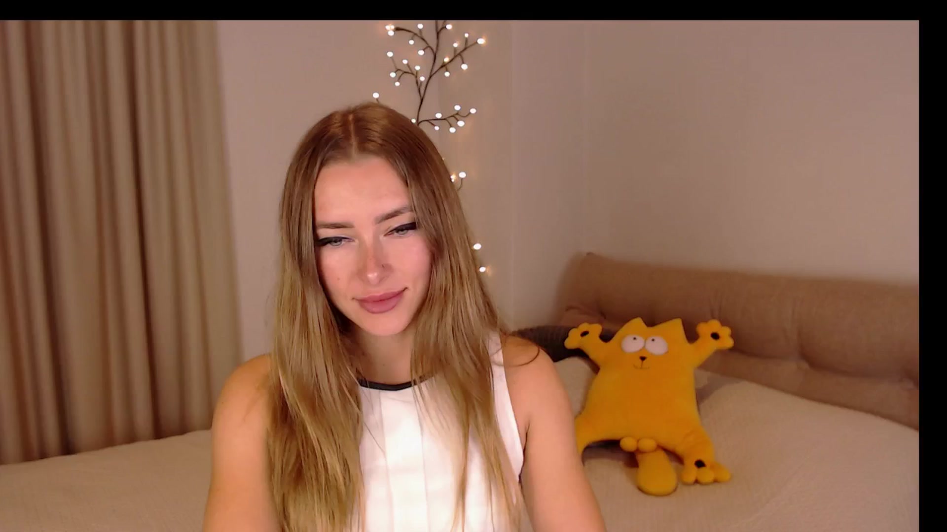 Gallery image thumbnail from SimonsWife's myfreecams stream on, 11/11/2024, 13:18 image 11 of 20